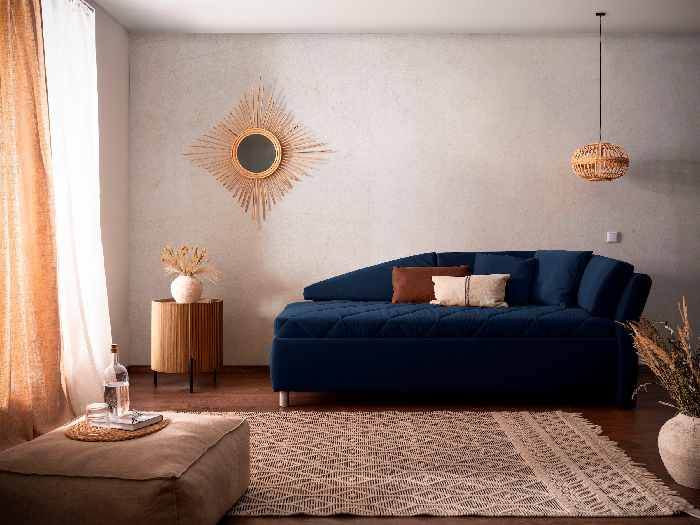 alina Schlafsofa »Lindsay«, Bettkasten, Zierkissen-Set aus: 2 Stk. 40x40cm, 1 Stk. 30x30cm