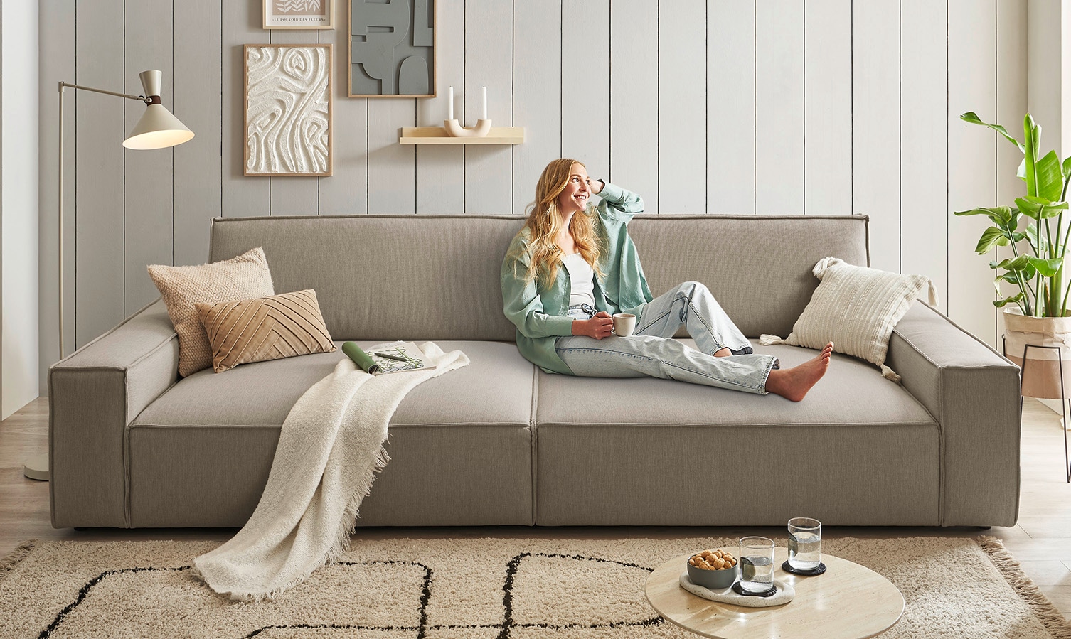 OTTO home Big-Sofa "SHERWOOD XXL Leinenoptik, Big-Sofa (316cm), extra tief (95 cm)" bequemer Sitzkomfort, Cord u. Leinenoptik, Kedernaht