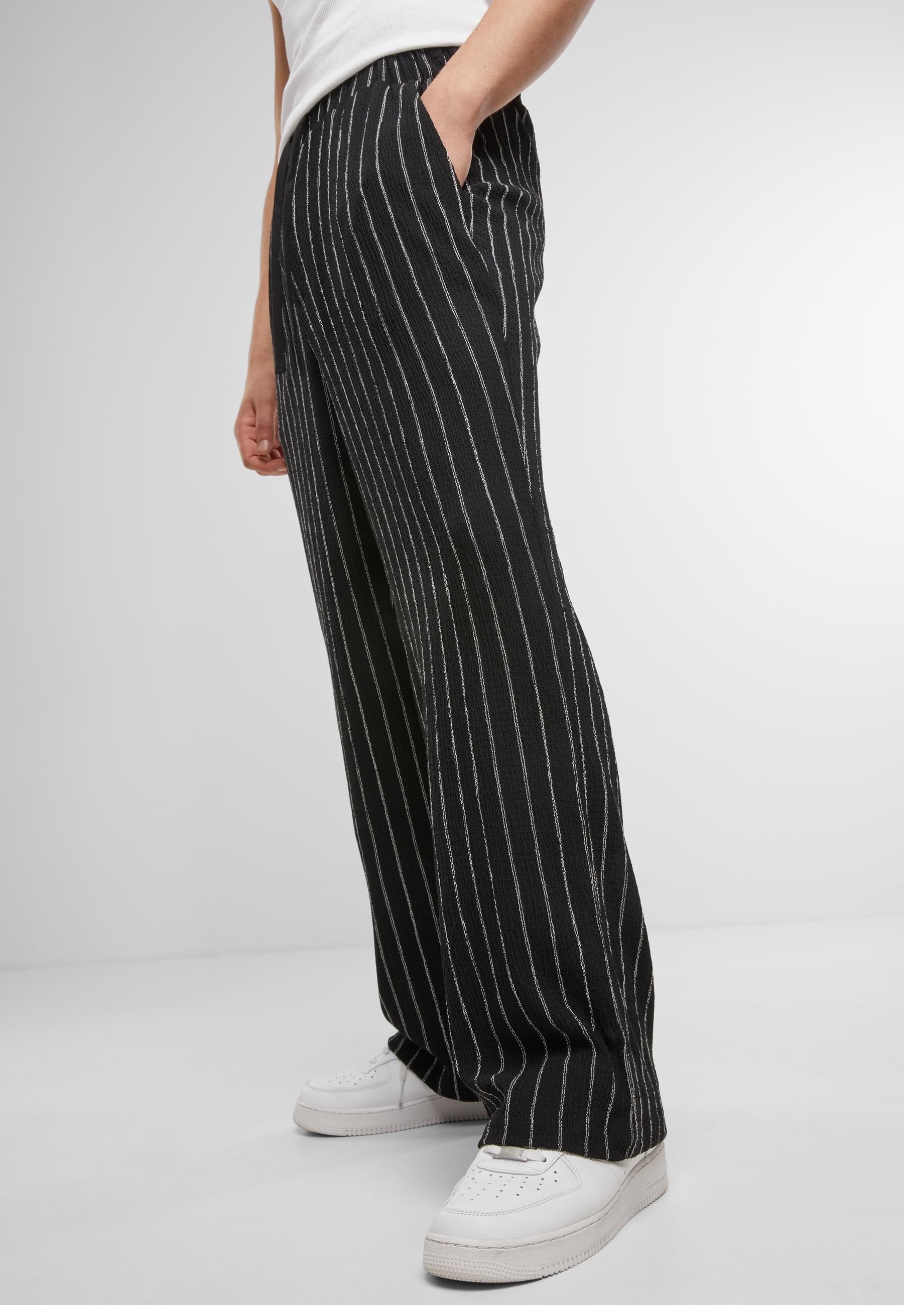 URBAN CLASSICS Stoffhose »Urban Classics Striped Crinkle Resort Pants«, (1 tlg.)