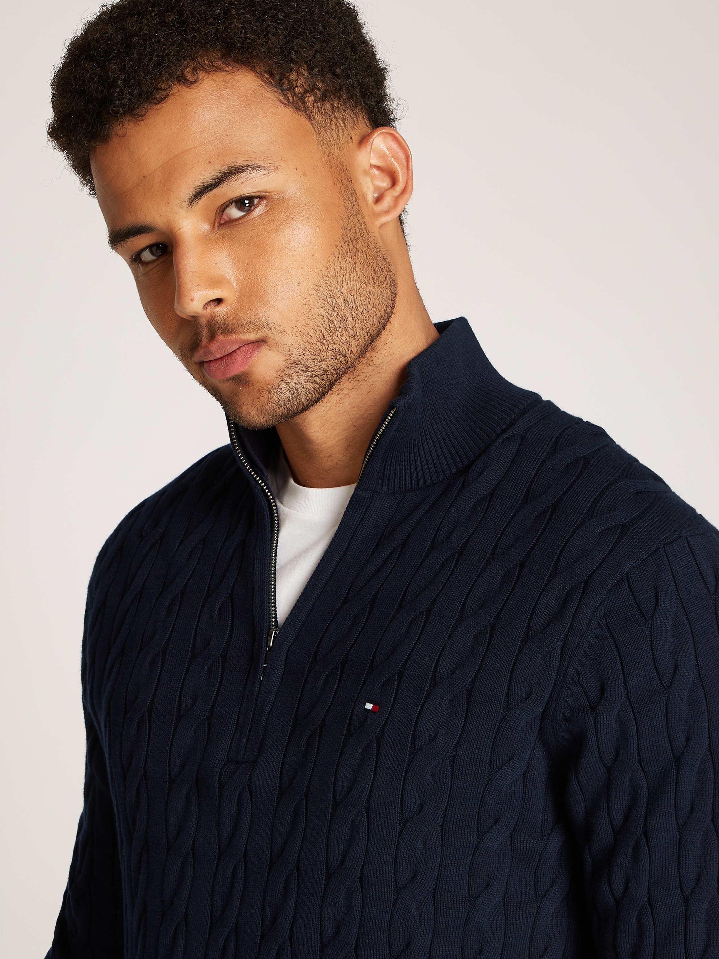 Tommy Hilfiger Strickpullover »CLASSIC COTTON CABLE ZIP MOCK«, mit modischem Zopfmuster