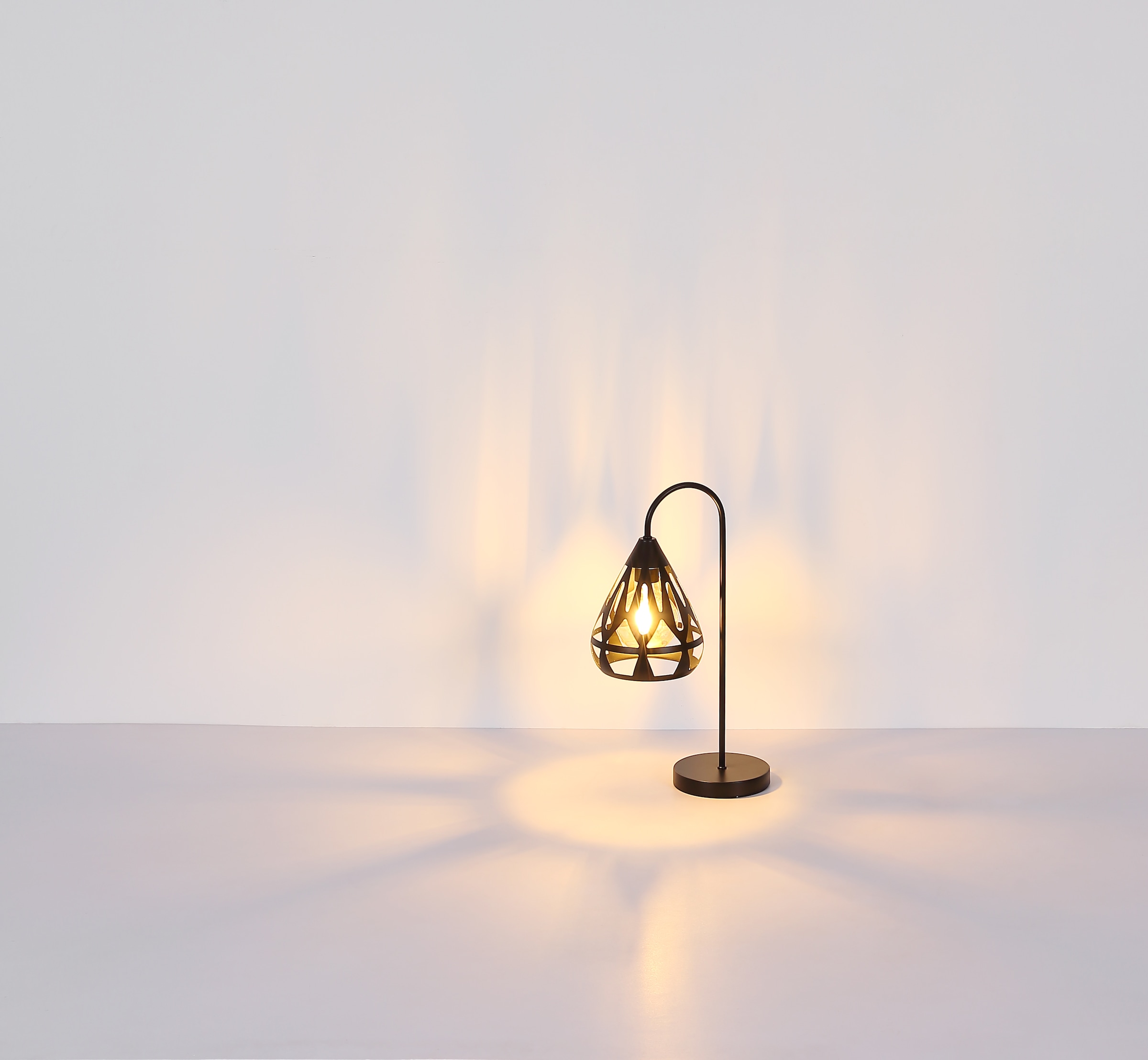 GLOBO LIGHTING Tischleuchte »HASSAN«, Leuchtmittel E27 | ohne Leuchtmittel, Tischlampe/schwarz/Dekor/Dekorstanzungen/Schlafzimmer/Wohnzimmer