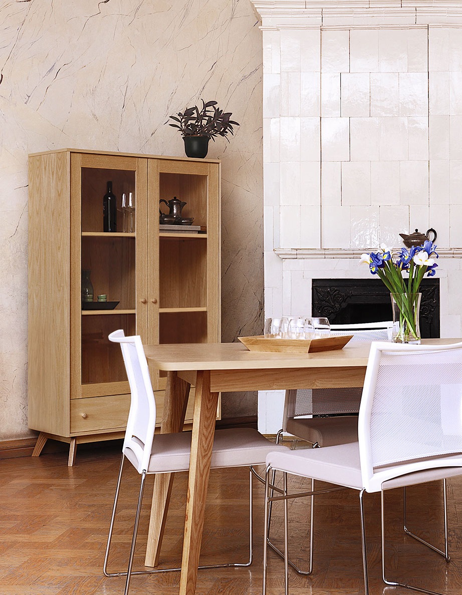 Thumbnail - Woodman Glasvitrine "Kensal" im schlichten skandinavischen Design, Holzfurnier aus Eiche