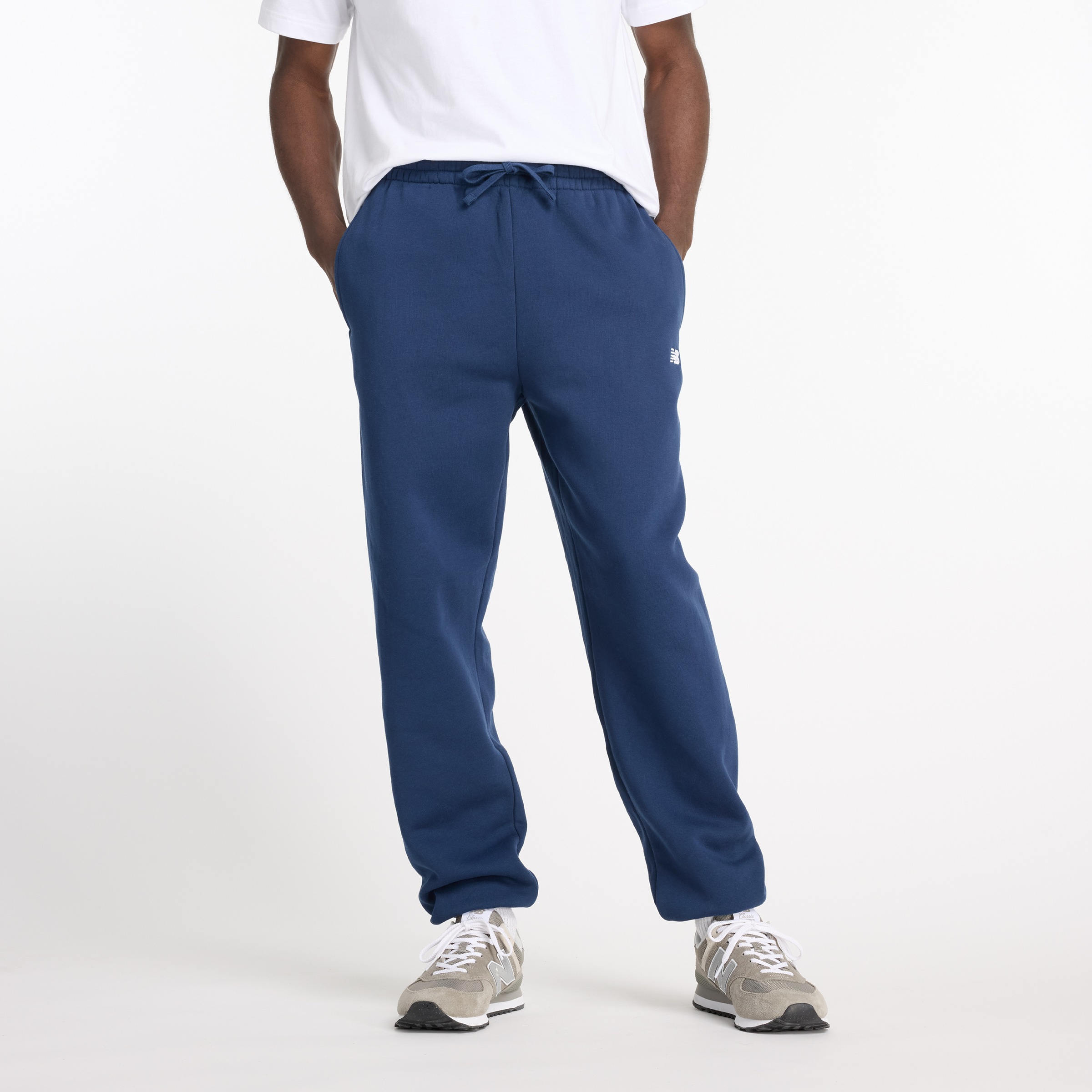 New Balance Jogginghose "SPORT ESSENTIALS FLEECE JOGGER" mit Eingrifftaschen, aus Fleece, lockere Passform
