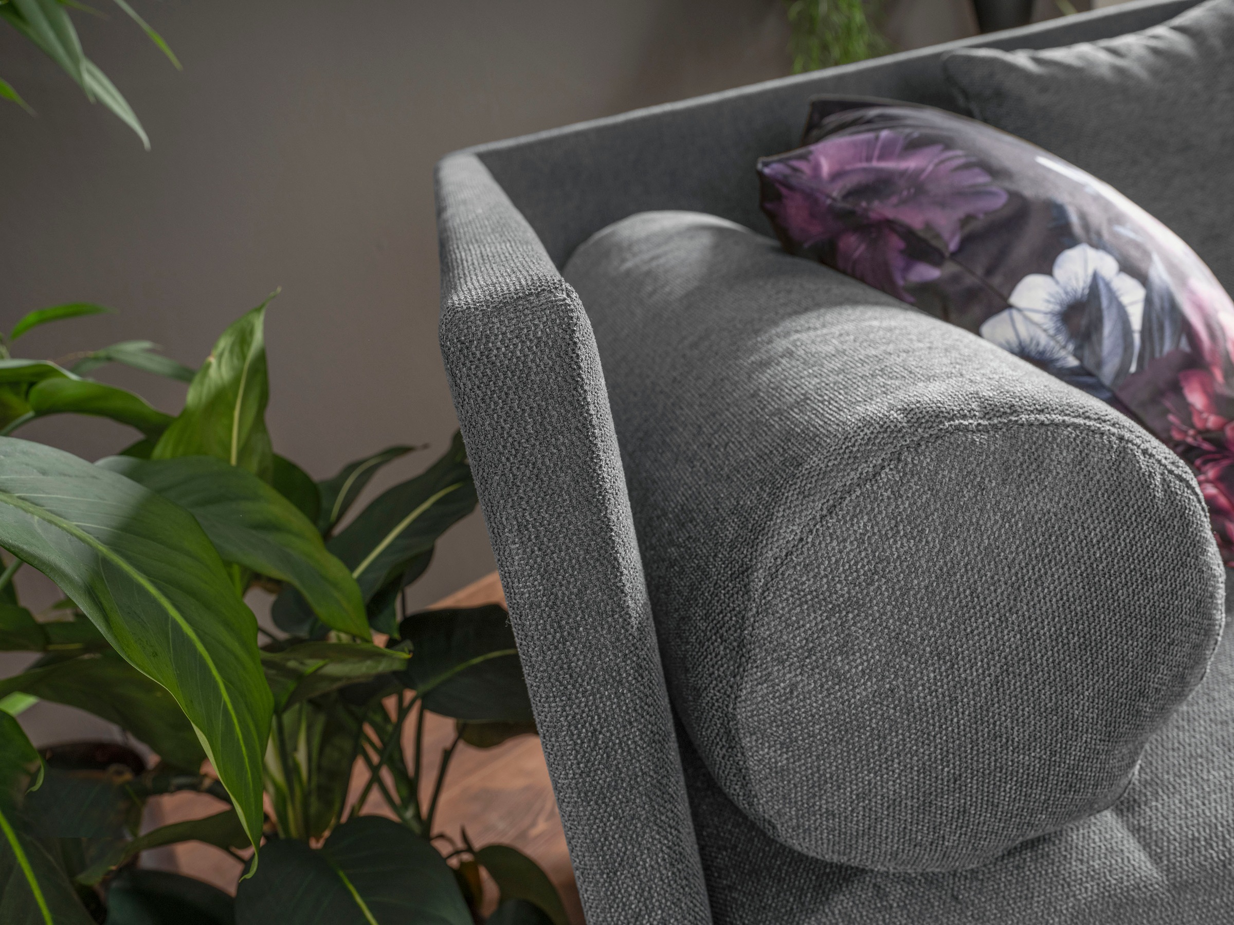 alina Schlafsofa »Kona«, 7-Zonen Taschenfederkernmatratze, Zierkissen-Set und Schlummerrollen