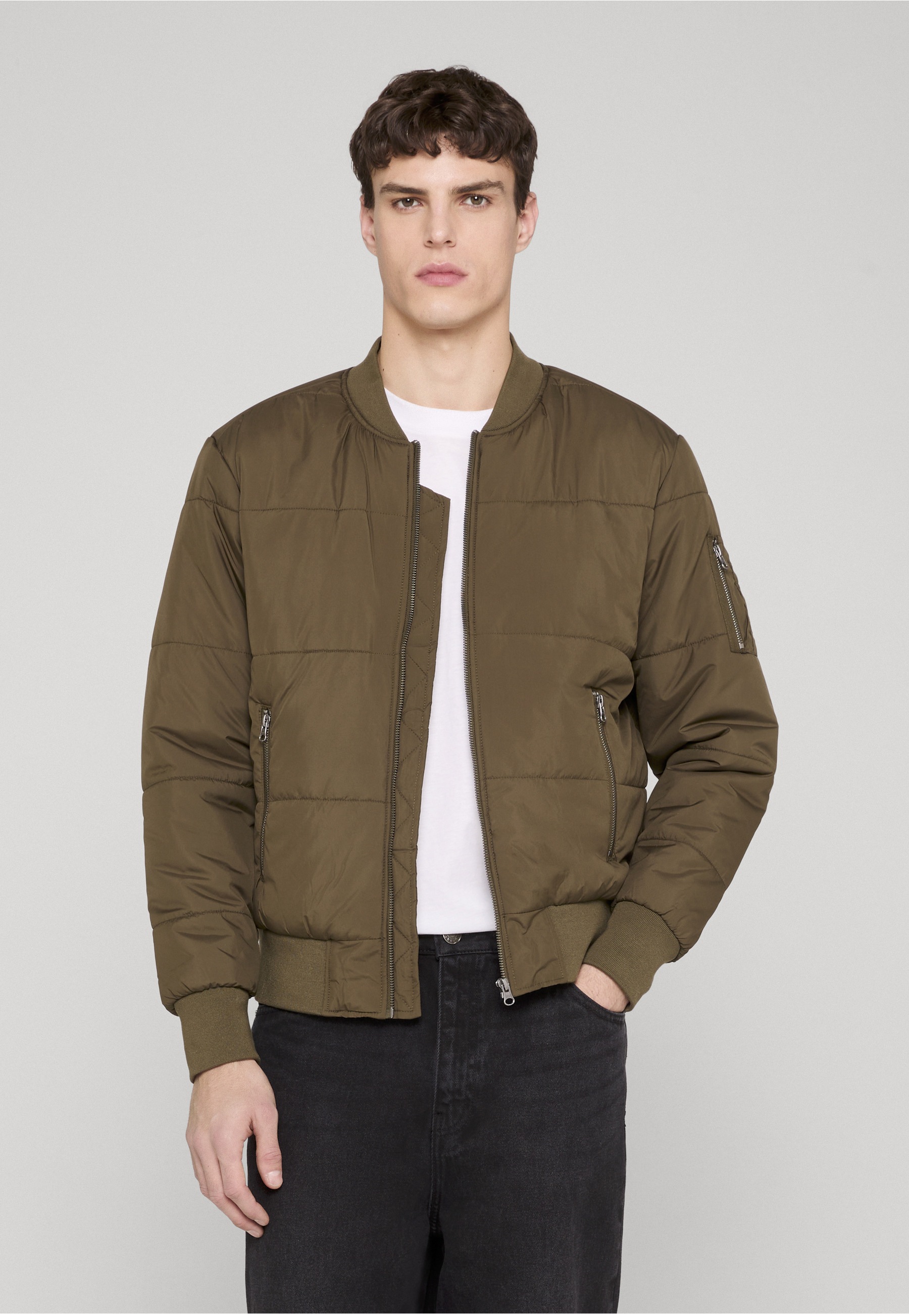 URBAN CLASSICS Anorak »Urban Classics Herren Basic Quilt Bomber Jacket« 1 Stk. tlg. ohne Kapuze