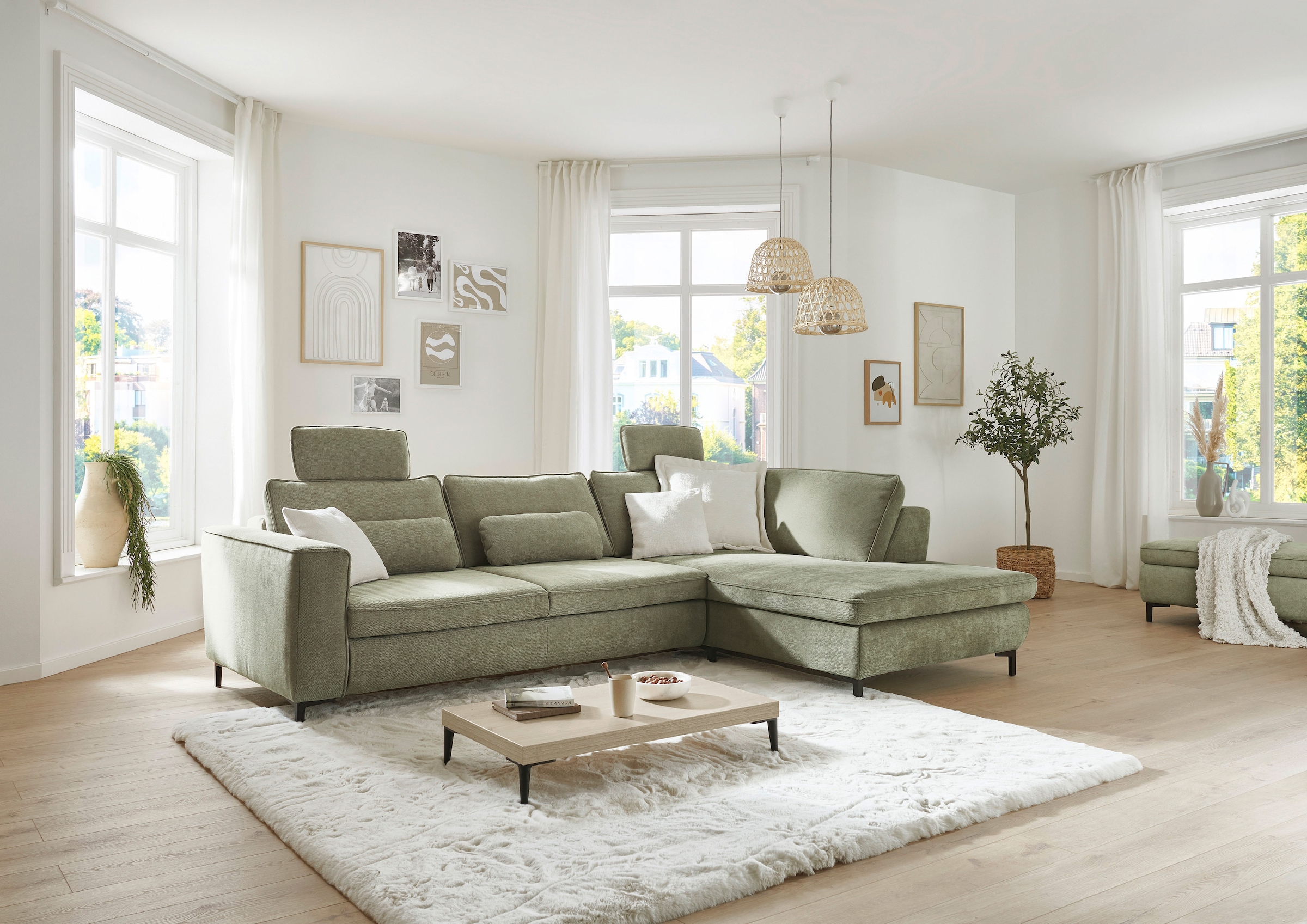 Die PlanBar Ecksofa "MP-IN24153, L-Form, Breite 289 cm" wahlweise mit Schlaffunktion und verstellbaren Kopfstützen