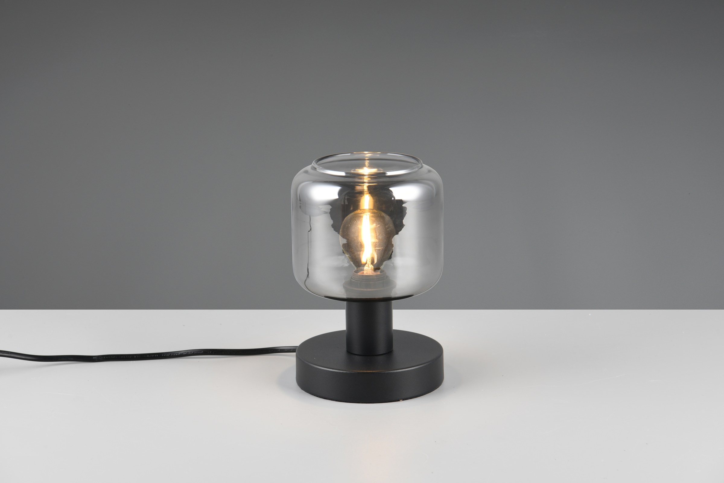 TRIO Leuchten Tischleuchte »MATARO, Tischlampe mit Glasschirm, exkl 1x E14 max 10W, Schnurschalter« E14 1 Stk. warmweiß - kaltweiß mit chrombedampften Glas Lampenschirmen smokefarbig, Ø 12 cm H.18cm