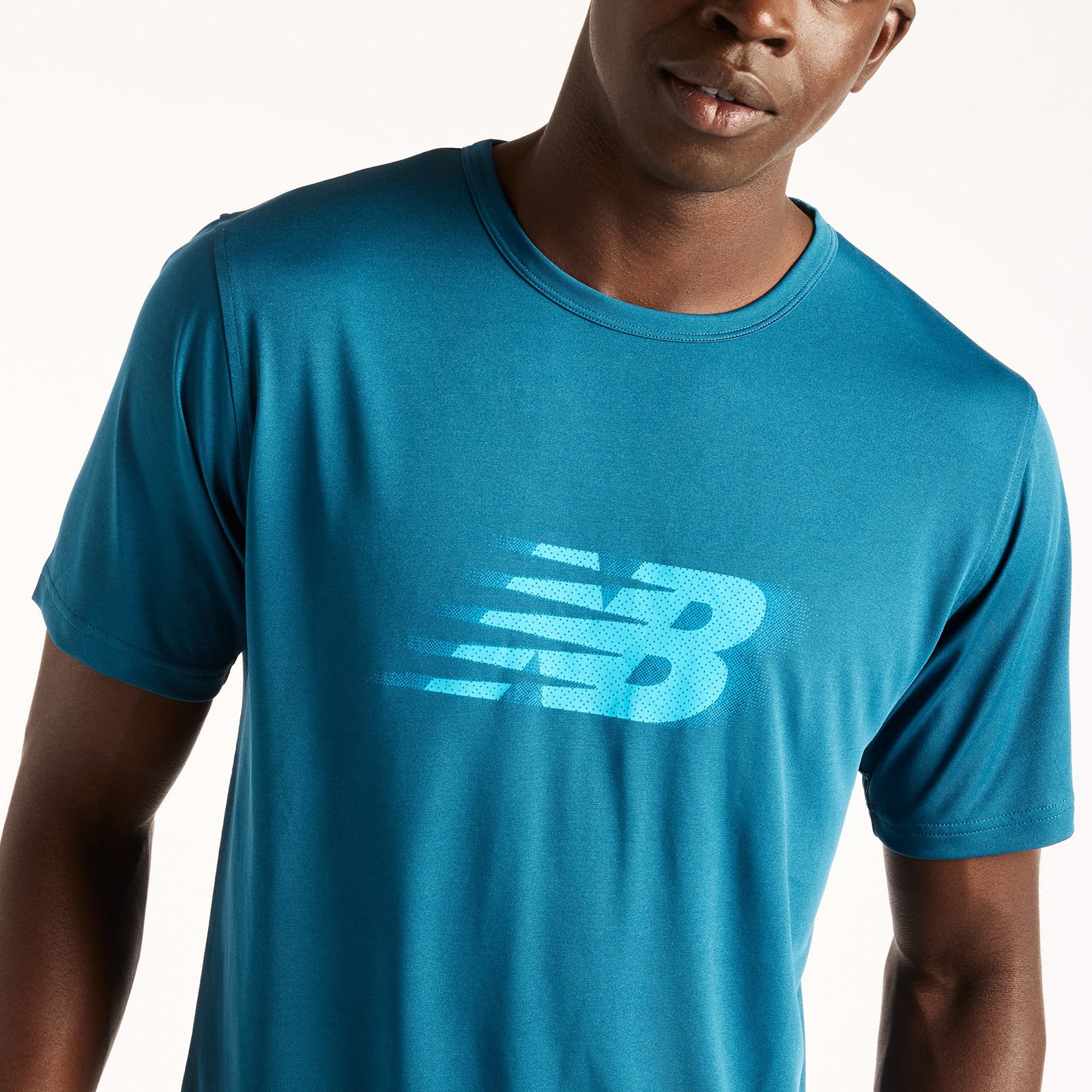 New Balance Trainingsshirt »SPORT ESSENTIALS UTILITY MOTION GRAPHIC T-SHIRT« für Fitness und Training, atmungsaktiv, schnell trocknend