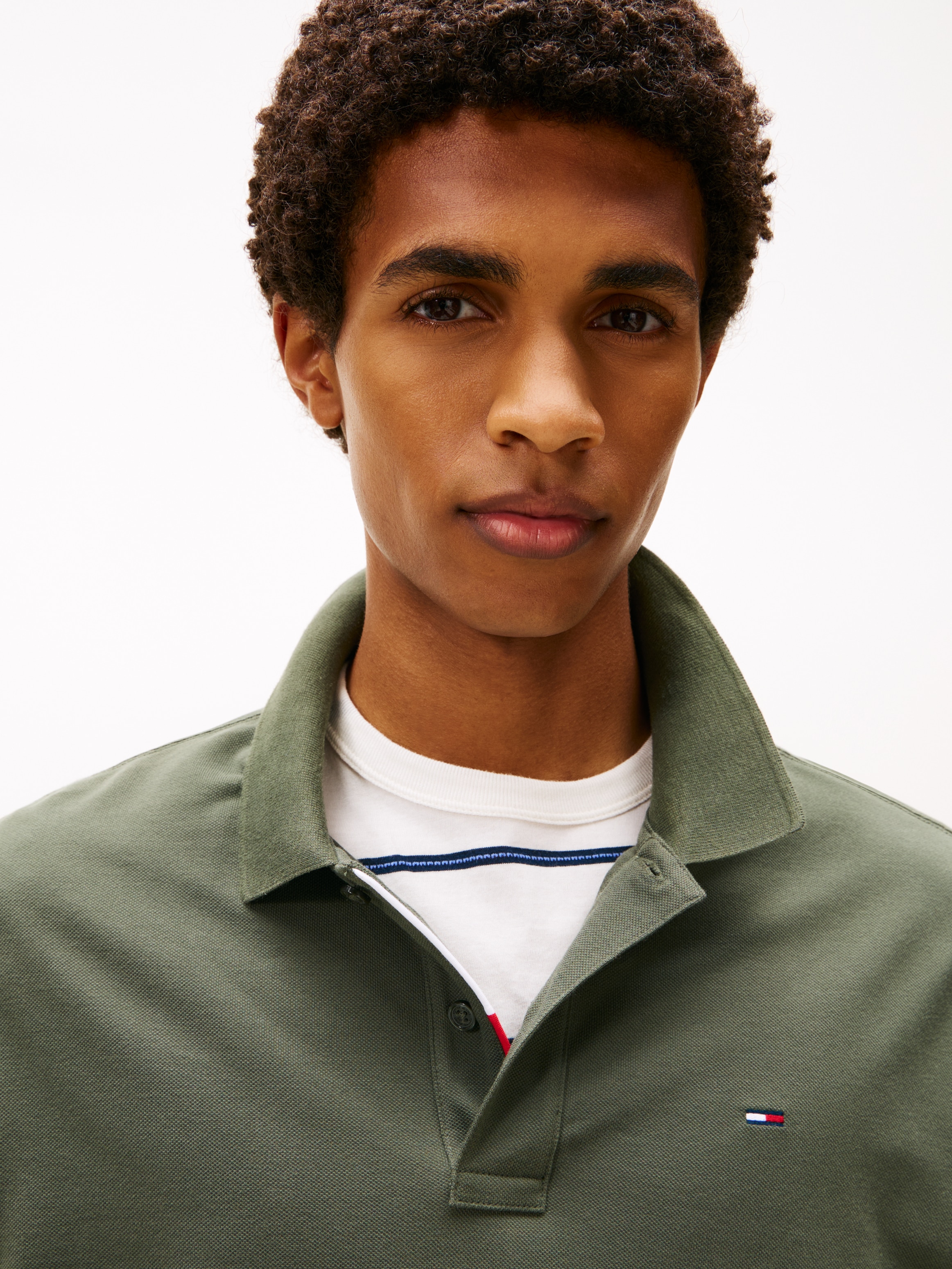 Tommy Jeans Poloshirt »TJM SLIM PLACKET POLO LS EXT«, mit Logostickerei