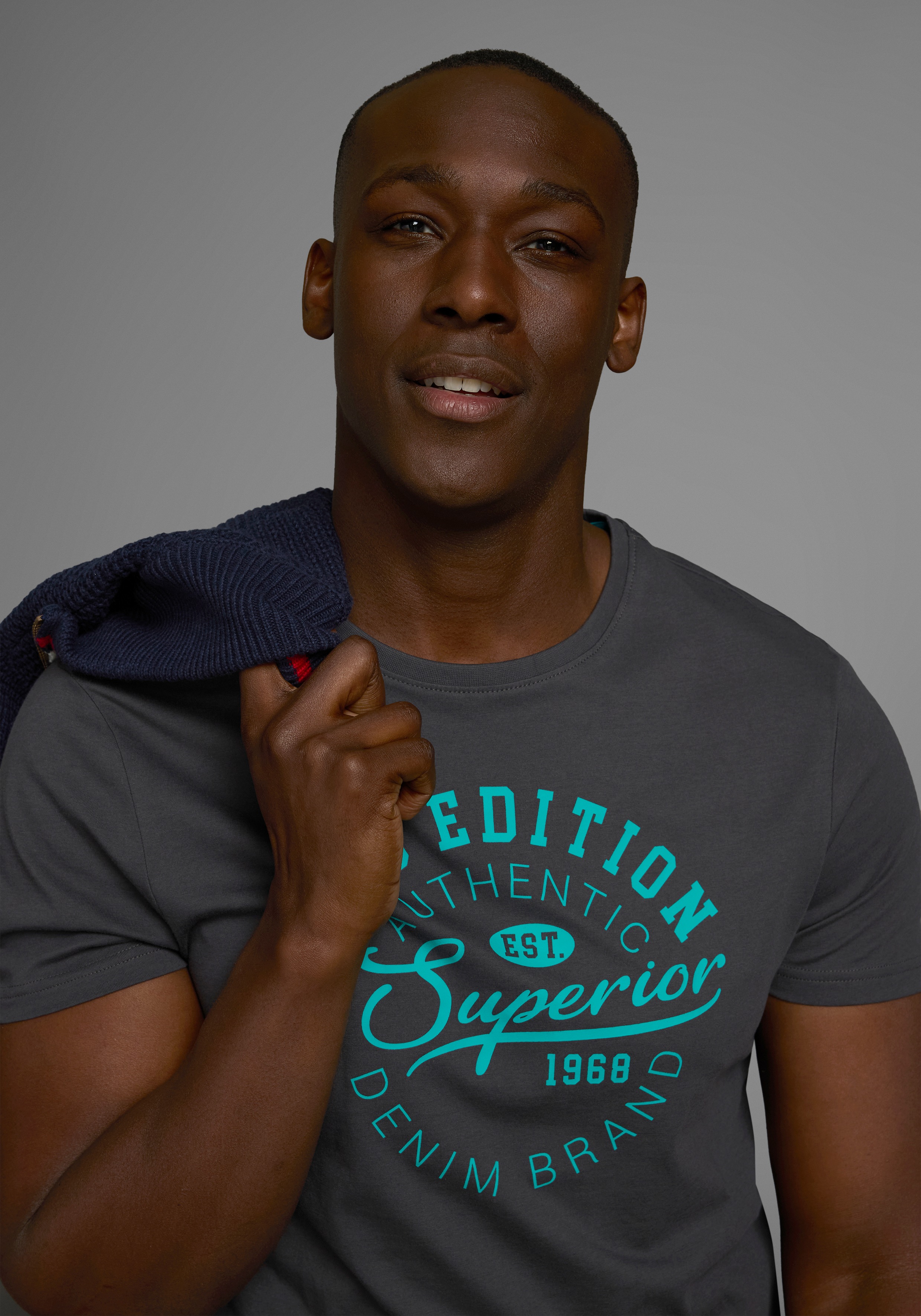 Thumbnail - AJC T-Shirt, Kurzarm, schmale Passform, im Vintage-Design