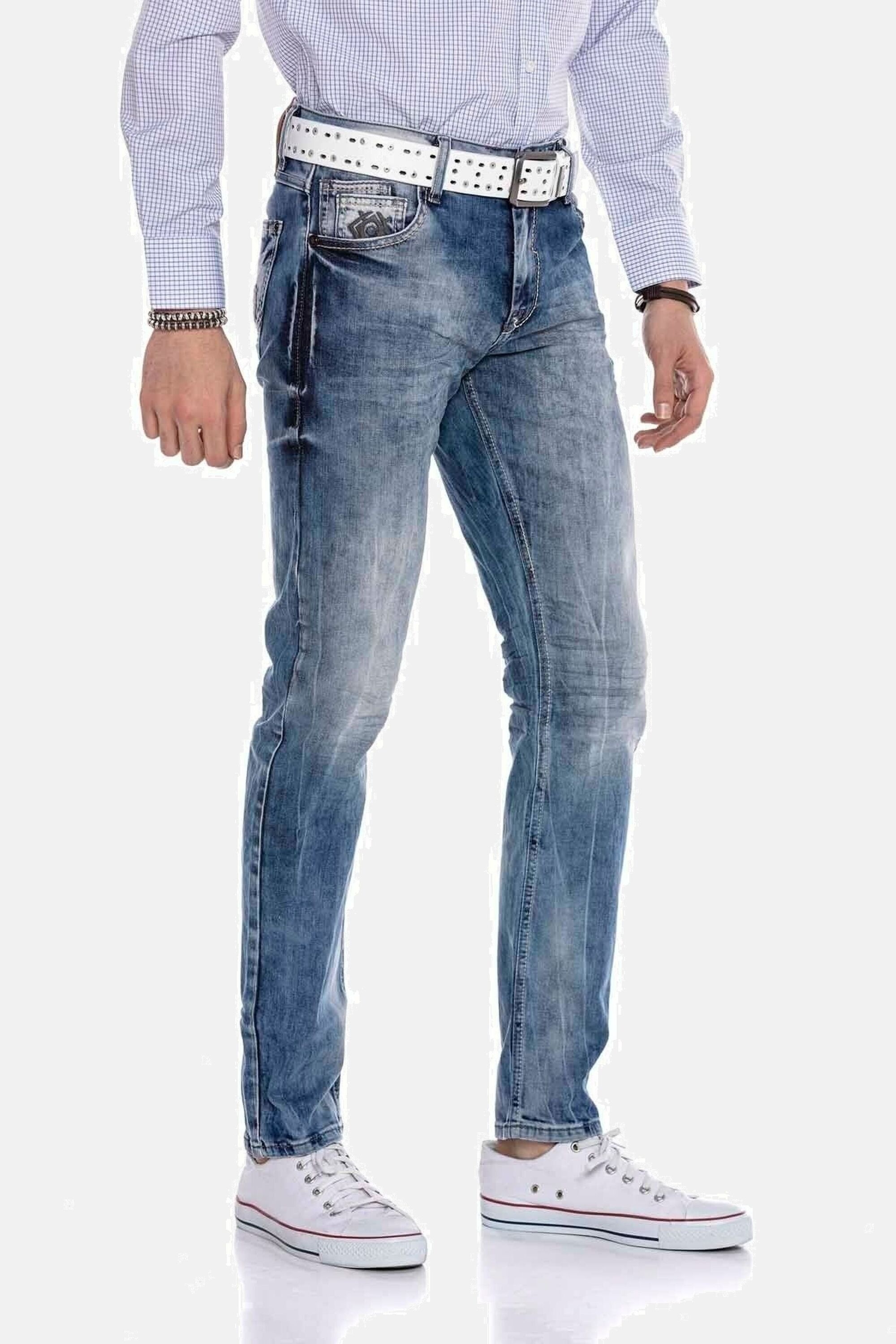 Cipo & Baxx 5-Pocket-Jeans »Jeans«, im Straight Fit