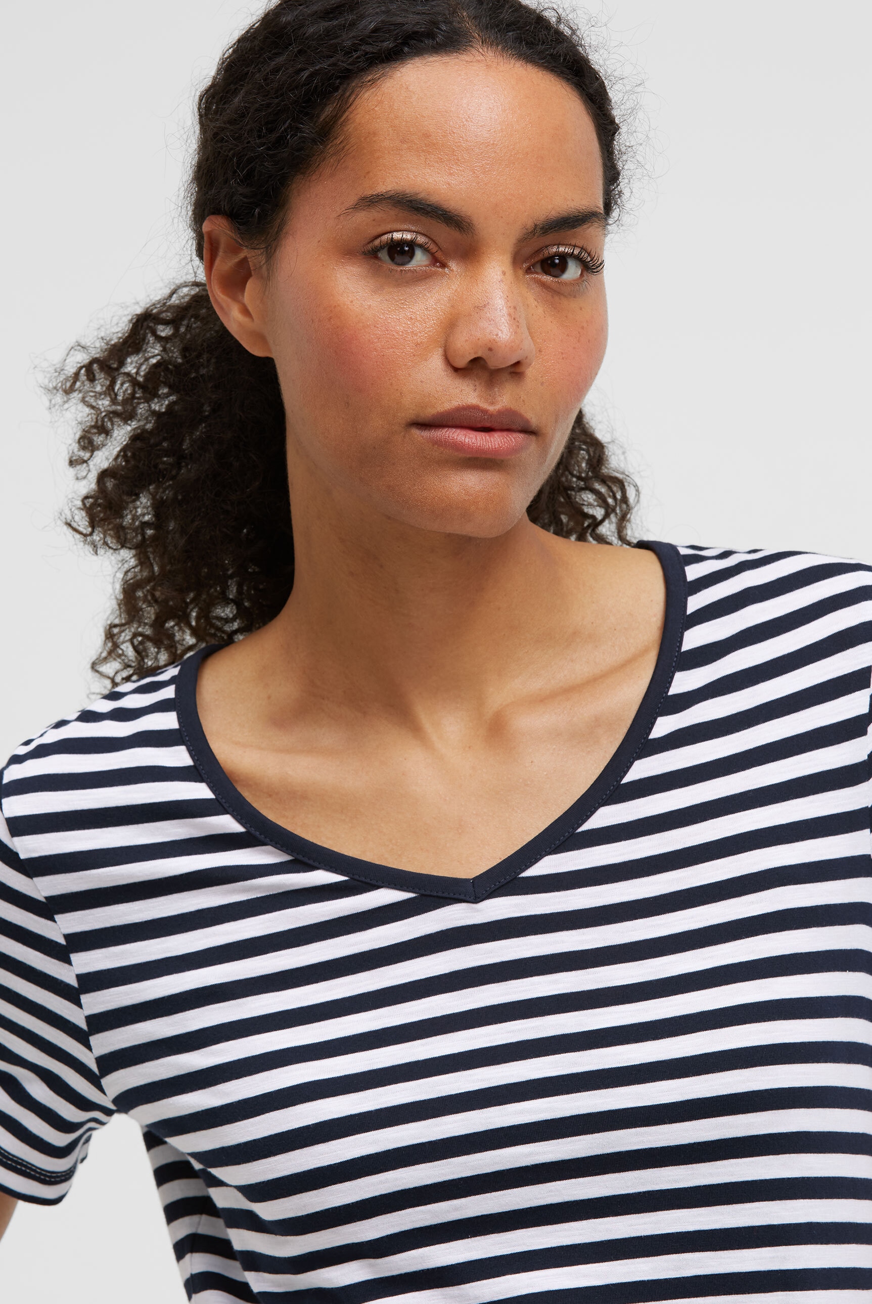 SENSES.THE LABEL V-Shirt mit V-Ausschnitt