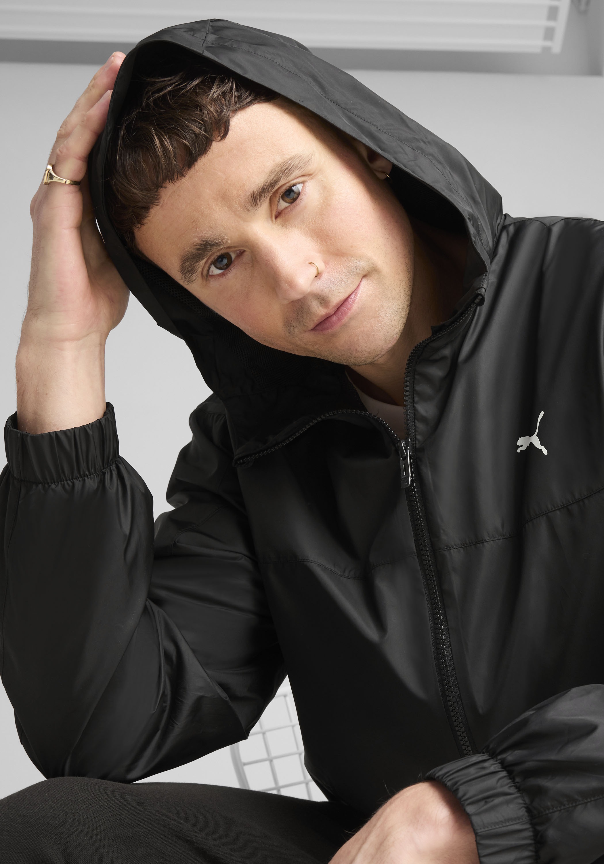 Thumbnail - PUMA Windbreaker "ESS UV RELAXED WINDBREAKER M" mit Kapuze mit Kapuze, windabweisend durch WindCELL Technologie