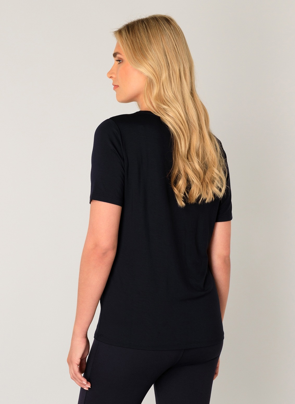Base Level T-Shirt "Yanic", mit V-Ausschnitt günstig online kaufen
