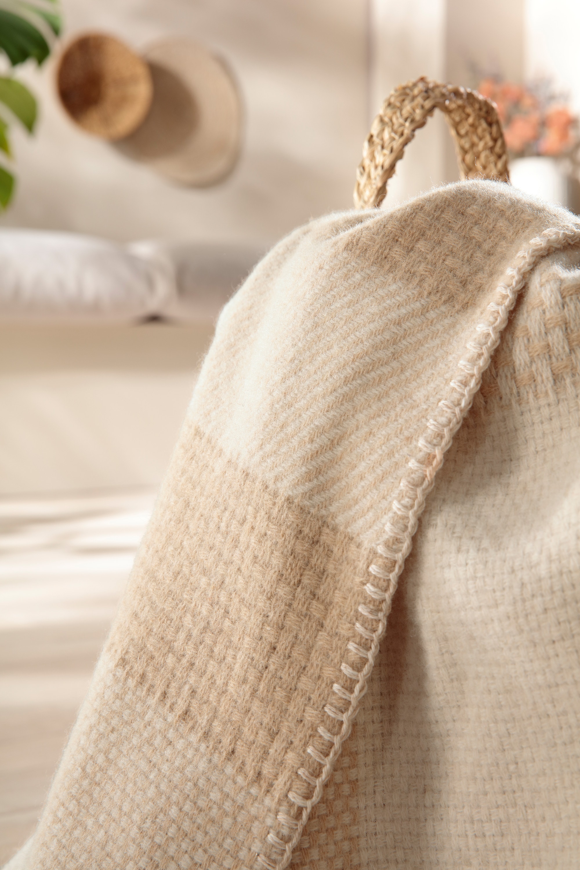 Biederlack Wohndecke »Plaid Crossweft beige« mit fühlbarer Webstruktur