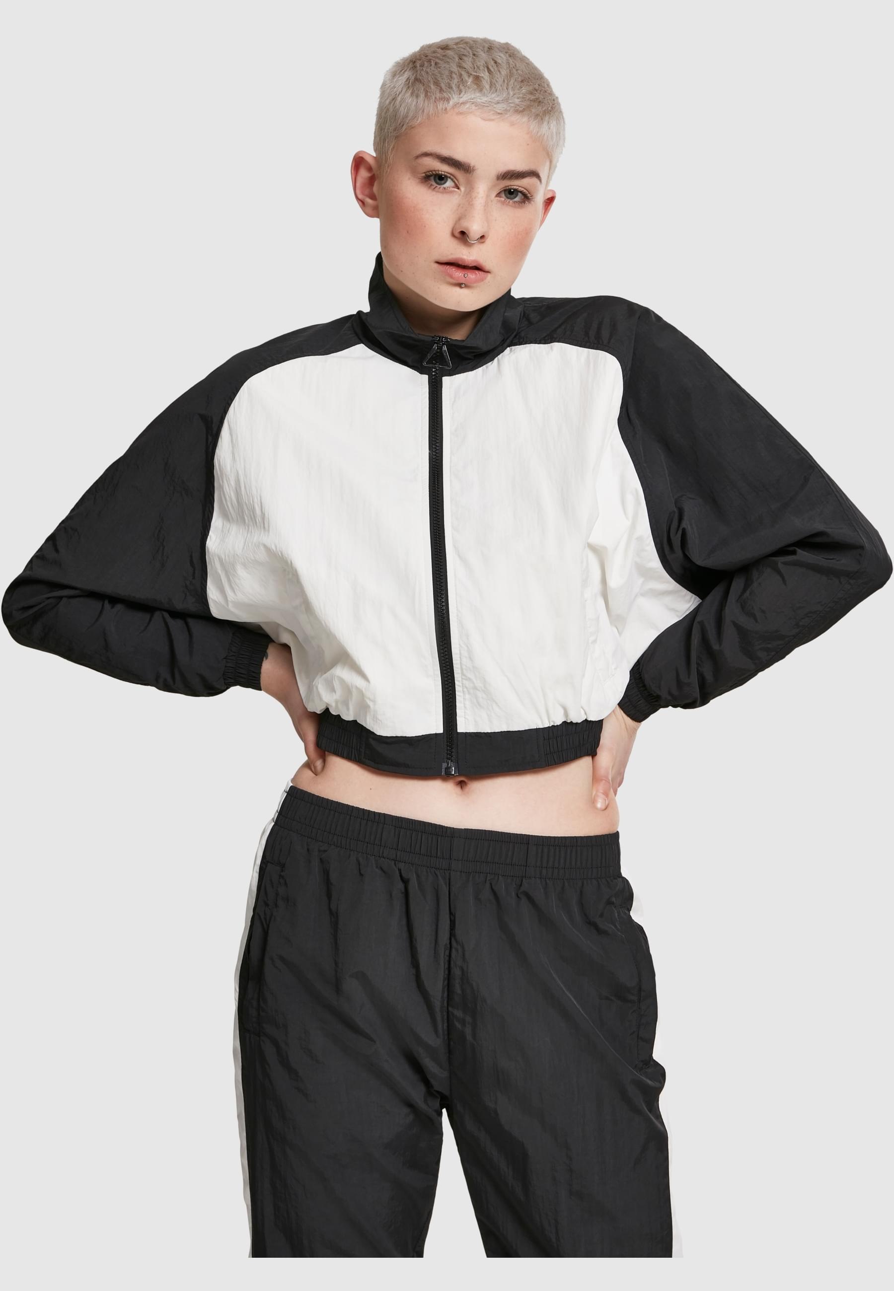 URBAN CLASSICS Allwetterjacke »Urban Classics Damen Ladies Short Raglan Crinkle Batwing Jacket«, (1 St.), ohne Kapuze
