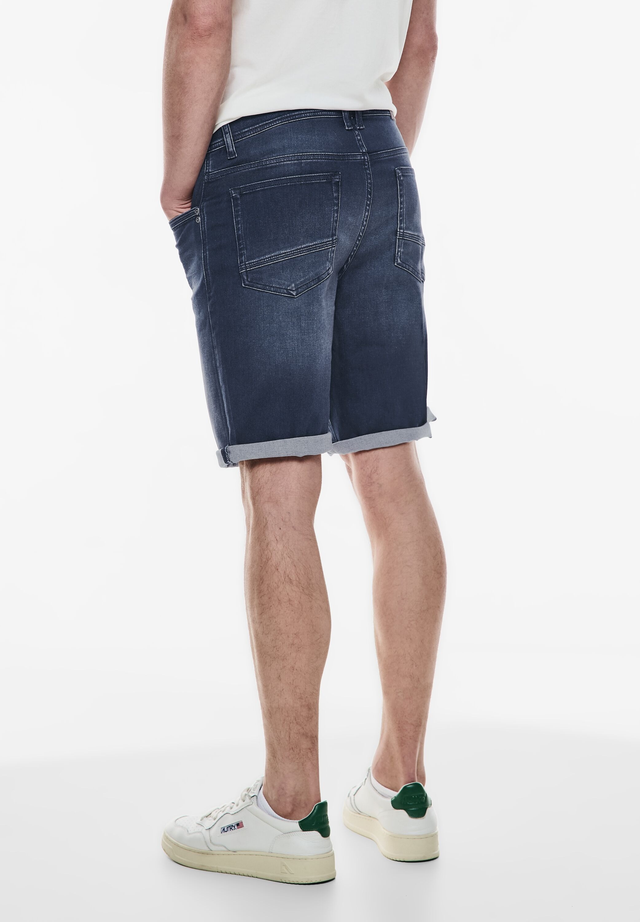 STREET ONE MEN Bermudas, in dunkelblauer Waschung günstig online kaufen