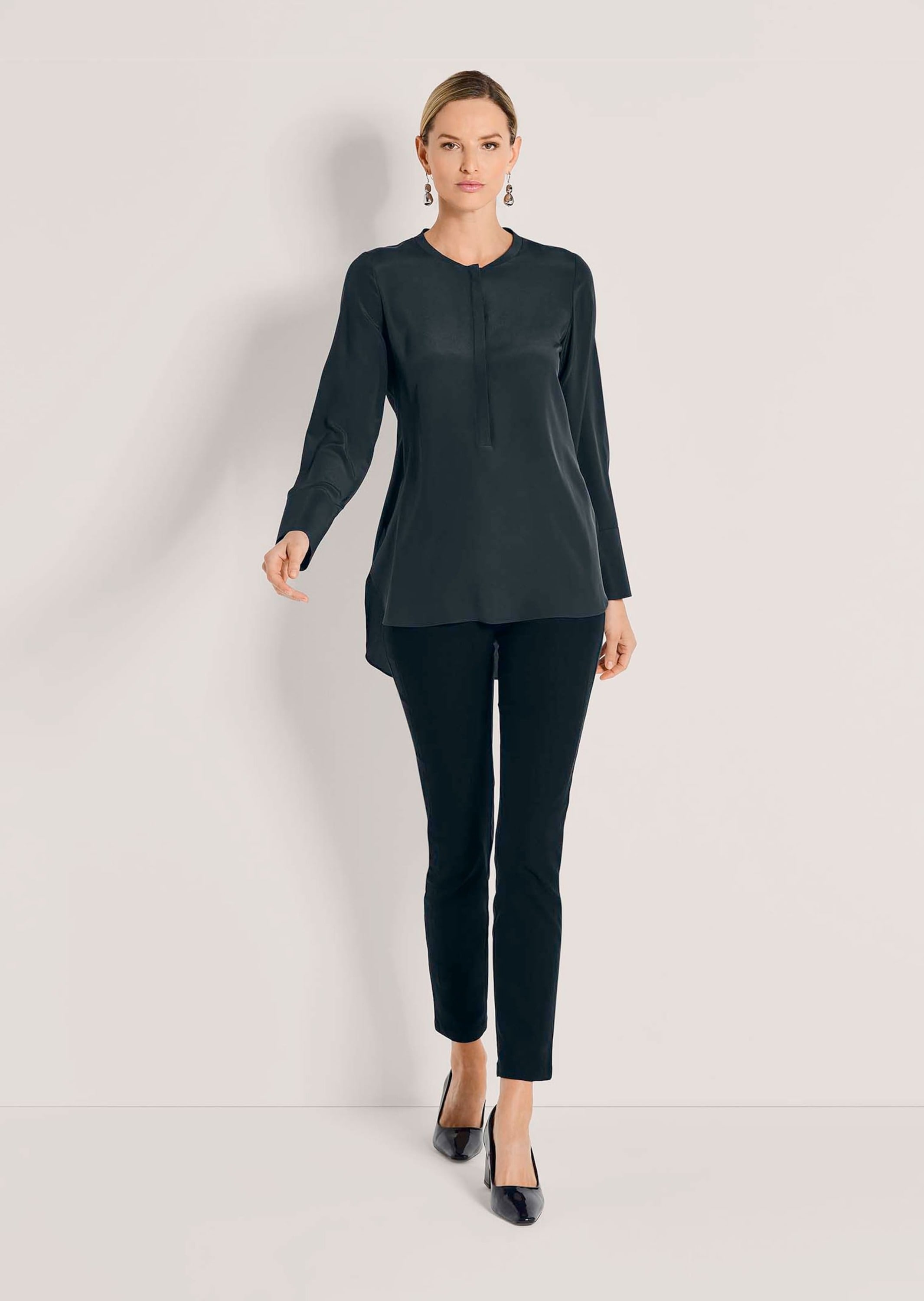 MADELEINE Hemdbluse »Seidenhemd Luxuriöse Bluse mit kragenlosem Design«