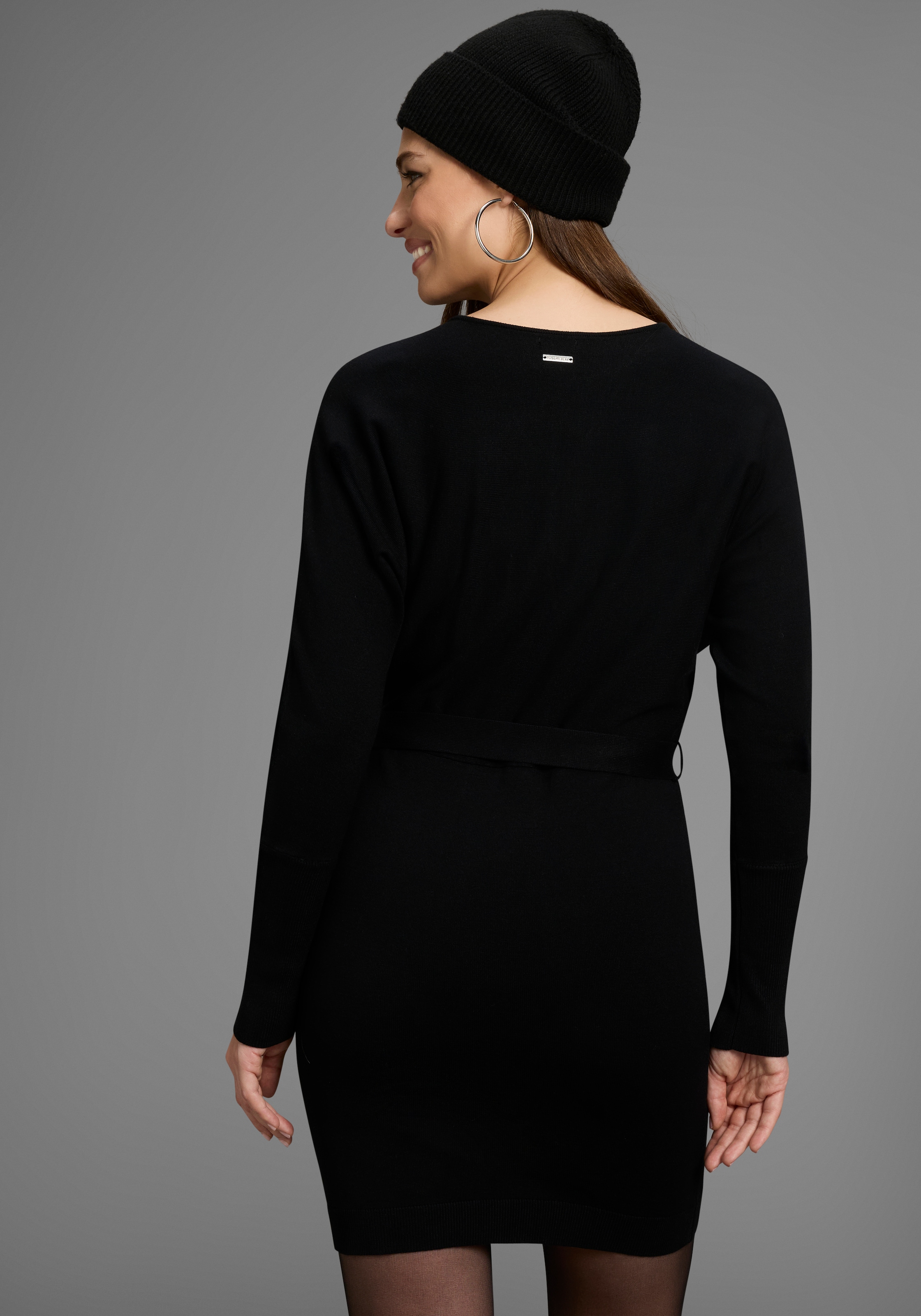 Bruno Banani Strickkleid, mit glänzendem Reißverschluss