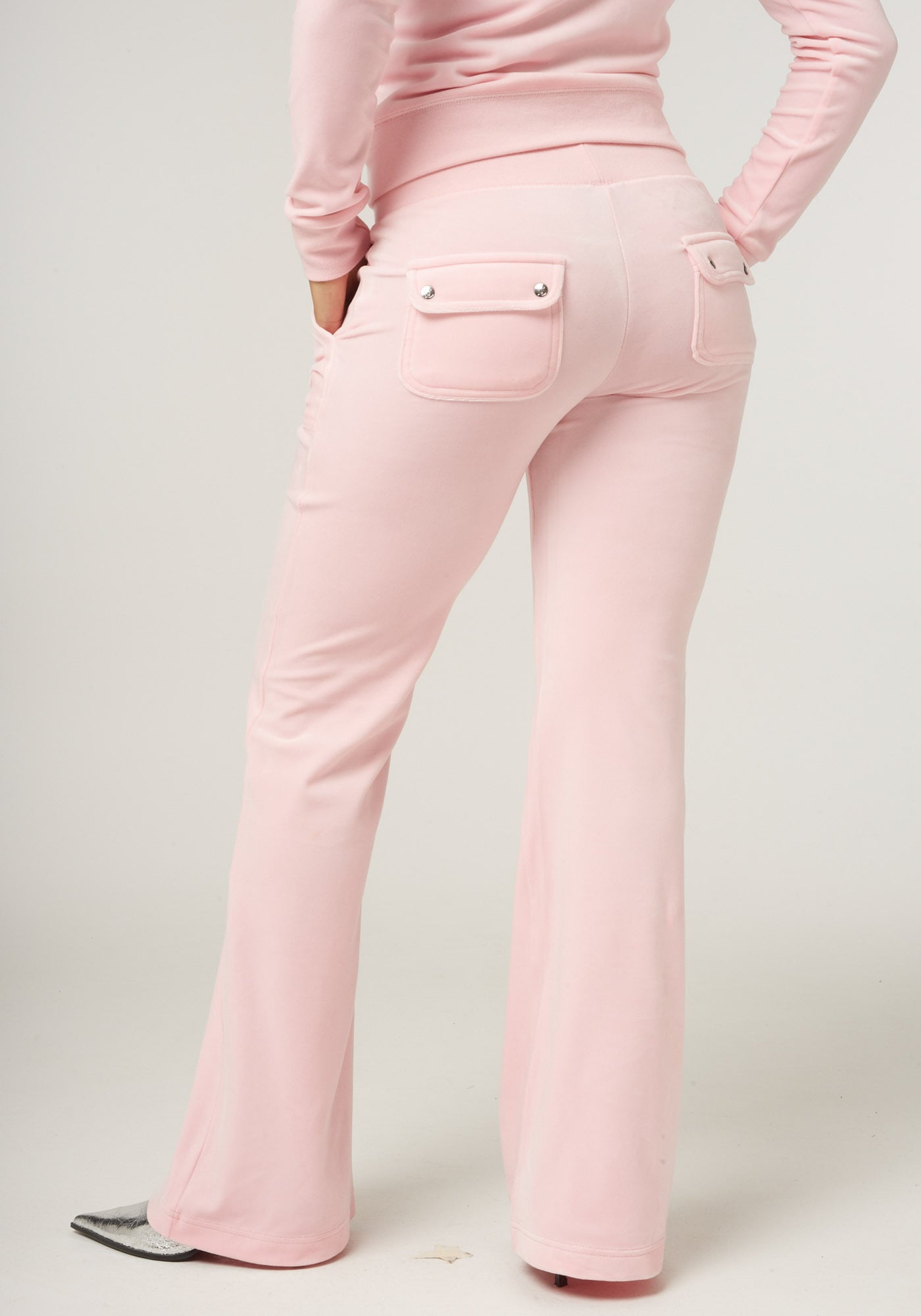 Juicy Couture Sweathose »LAYLA LOW RISE POCKETED FLARE PANT Damen«, Trainingshose Damen, Sweathose, Velour, Jogginghose mit Glitzer, Sale