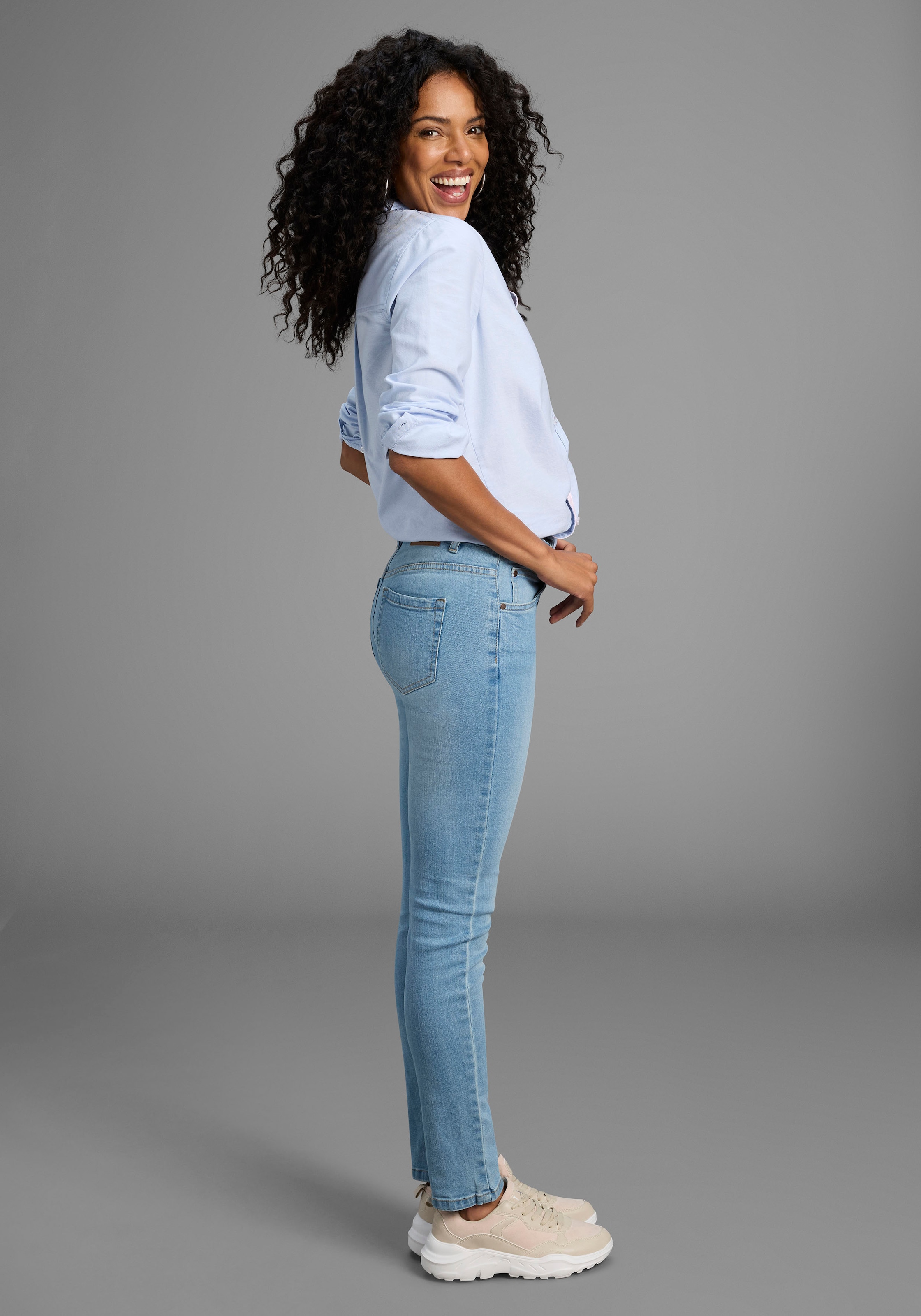 Arizona Slim-fit-Jeans »Bund mit seitlichem Gummizugeinsatz«, schmale Passform, Röhrenjeans, Used-Waschung, hohe Leibhöhe