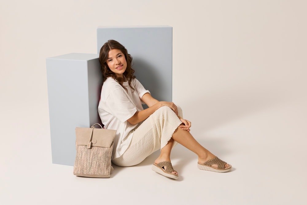 Rieker Pantolette Sommerschuh, Strandschuh, Keilpantolette mit Bastumrahmun günstig online kaufen