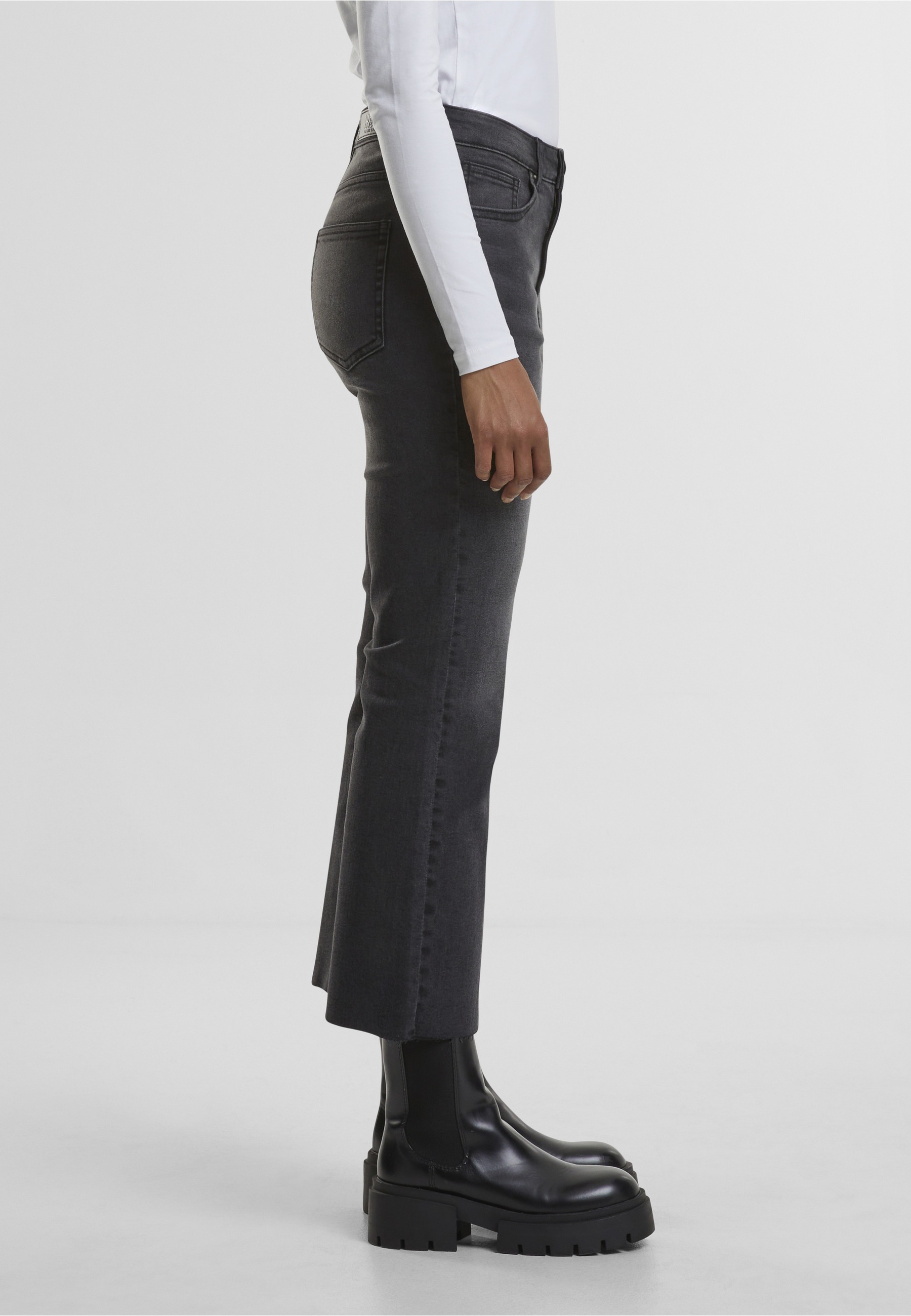 URBAN CLASSICS Bequeme Jeans »Urban Classics Ladies Cropped Flared Denim Pants«