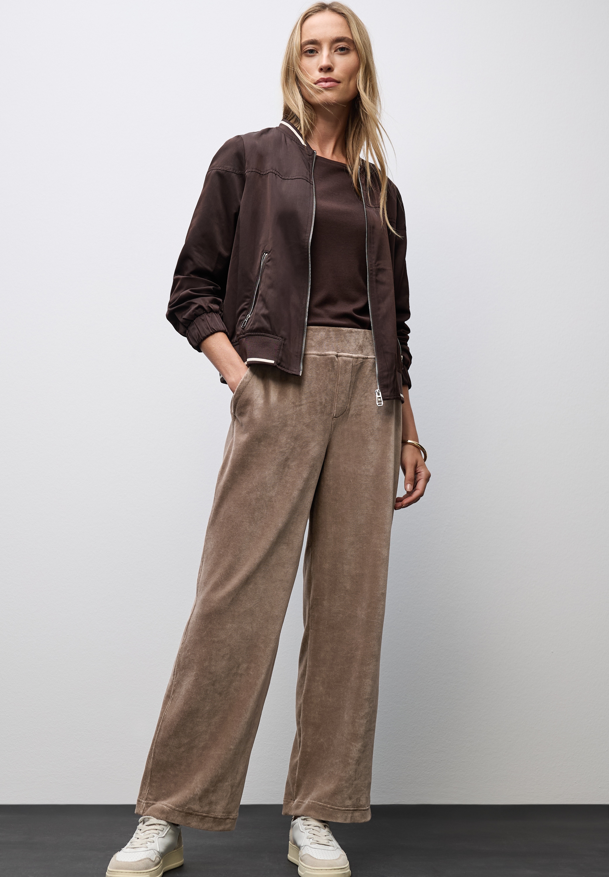 STREET ONE Cordhose, mit Stretch und seitliche Taschen