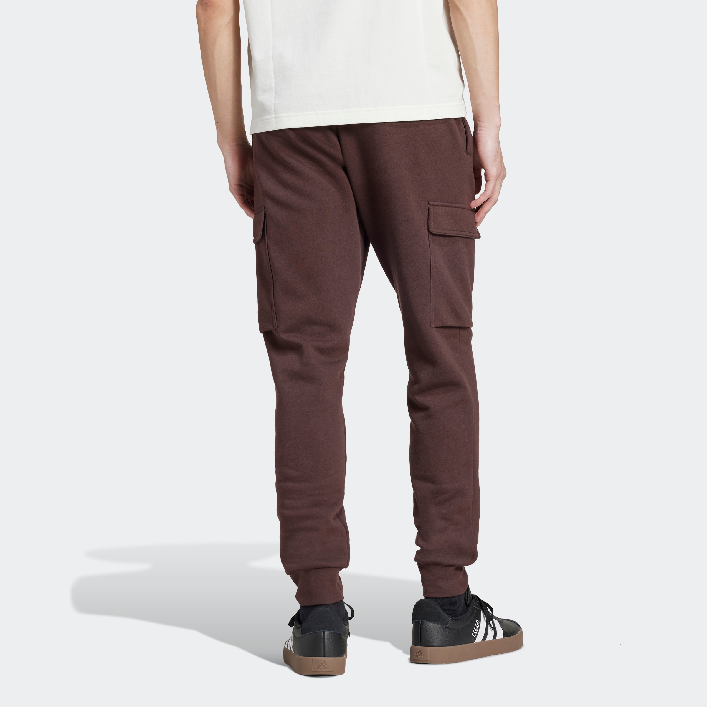 adidas Sportswear Sporthose »ESSENTIALS FLEECE REGULAR TAPERED CARGOHOSE«, (1 tlg.), Jogginghose Cargo aus weichem Fleece-Material