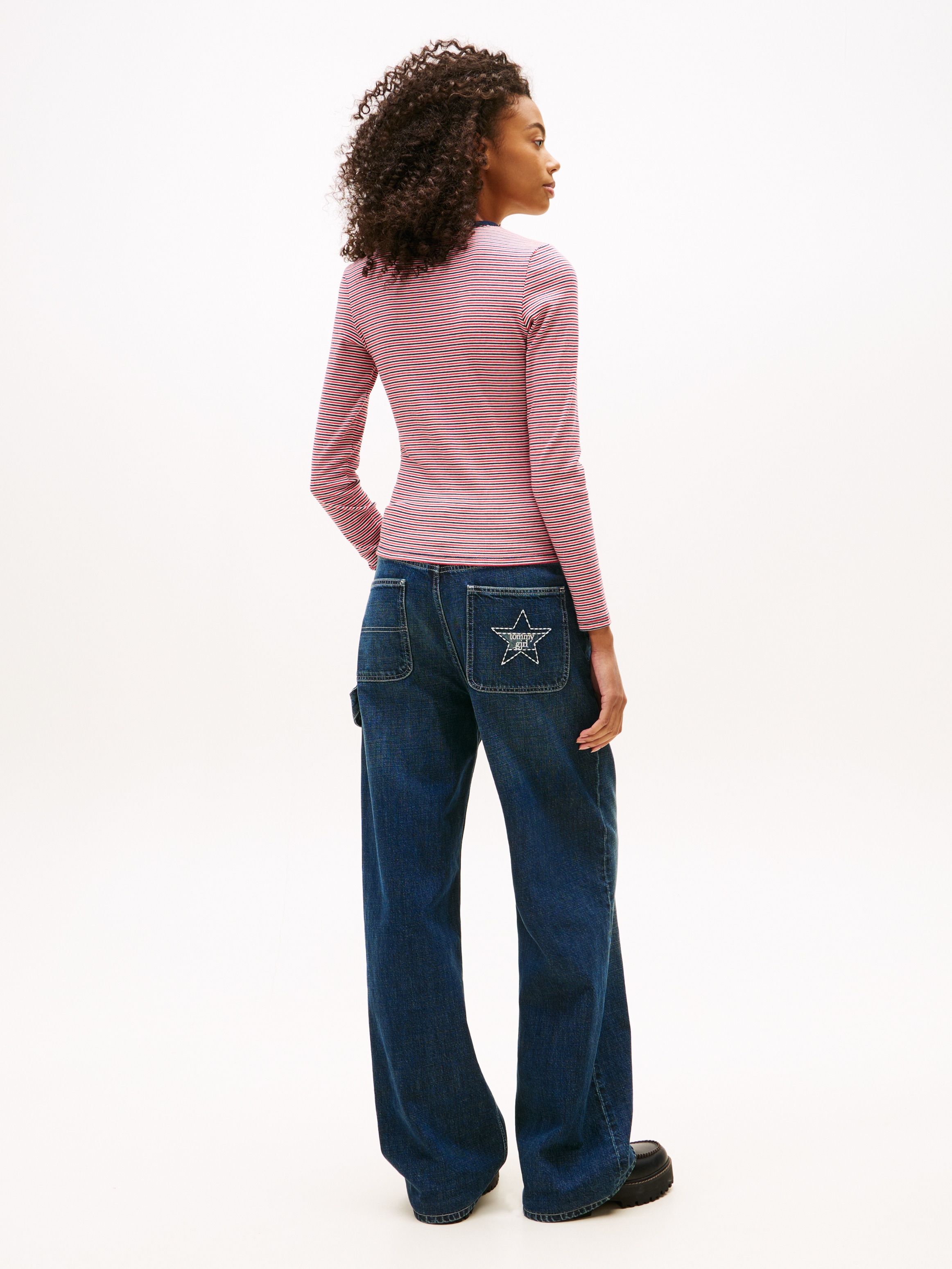 Tommy Jeans Langarmshirt »TJW SLIM ESSENTIAL RIB LS« mit Logostickerei