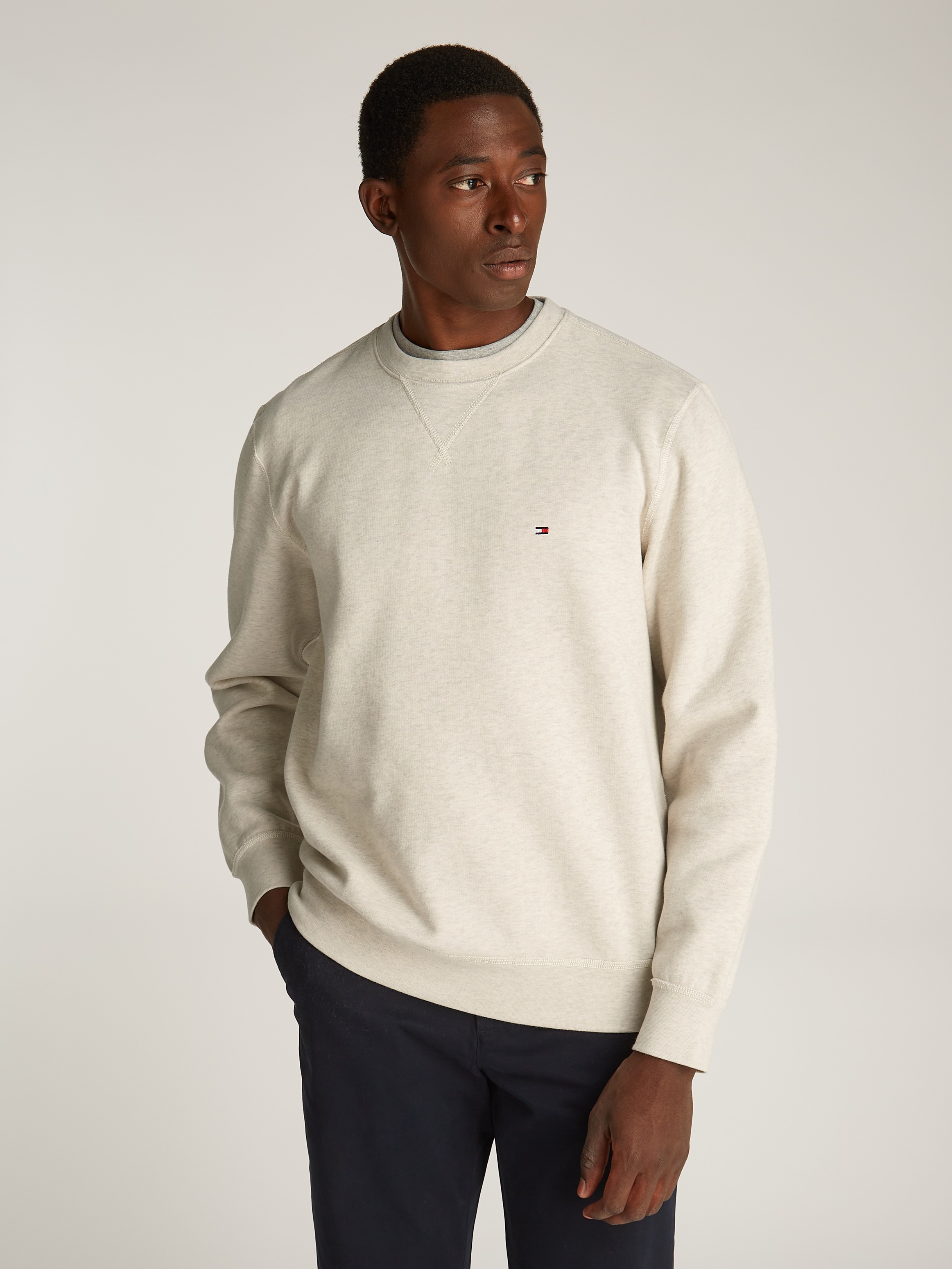 Tommy Hilfiger "ESS SEASONAL FLEECE CREWNECK mit Rundhals und Stickerei", u günstig online kaufen