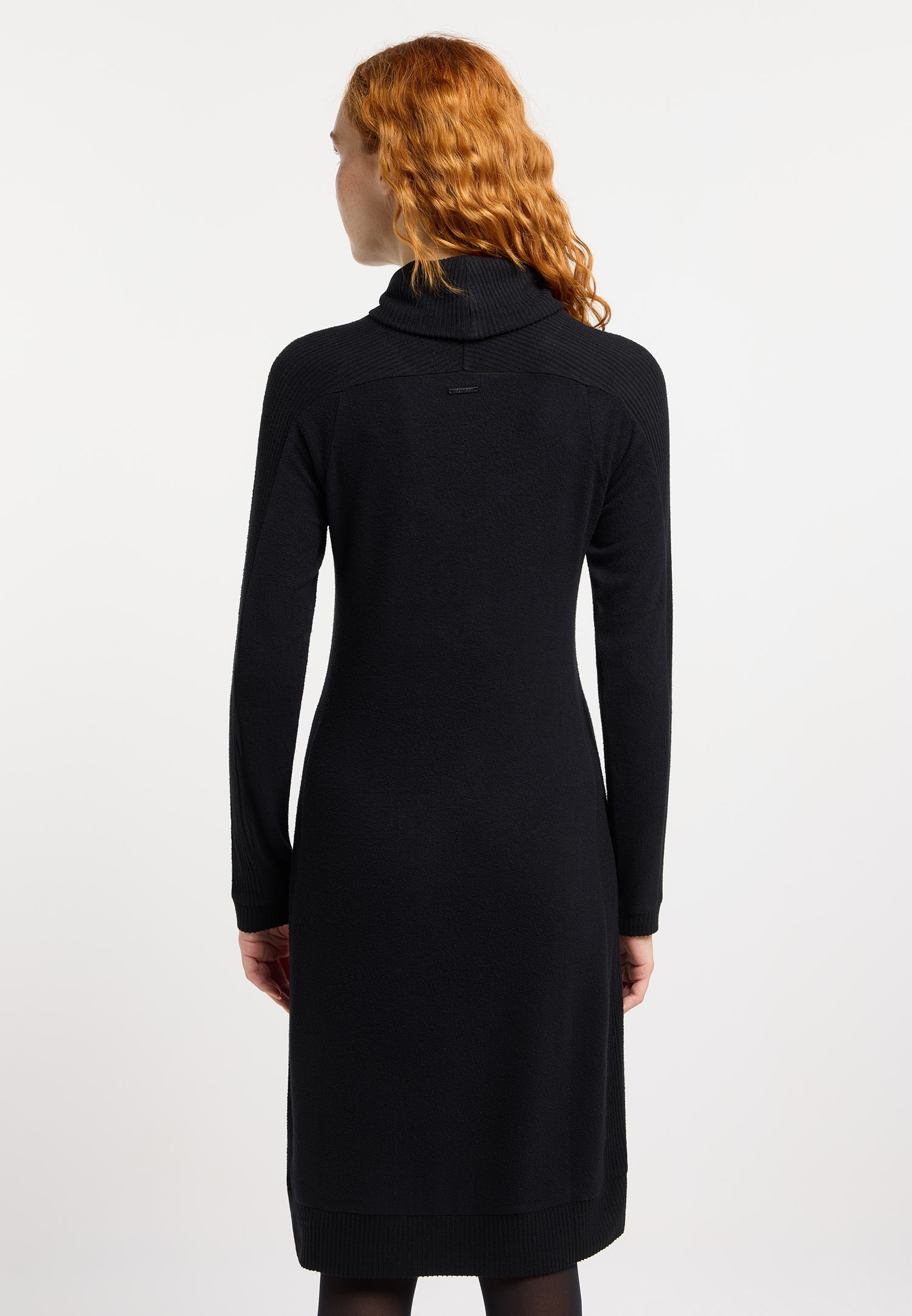 Ragwear Strickkleid »PEONA« Label-Applikation am Saum für den unverkennbaren ragwear-Look