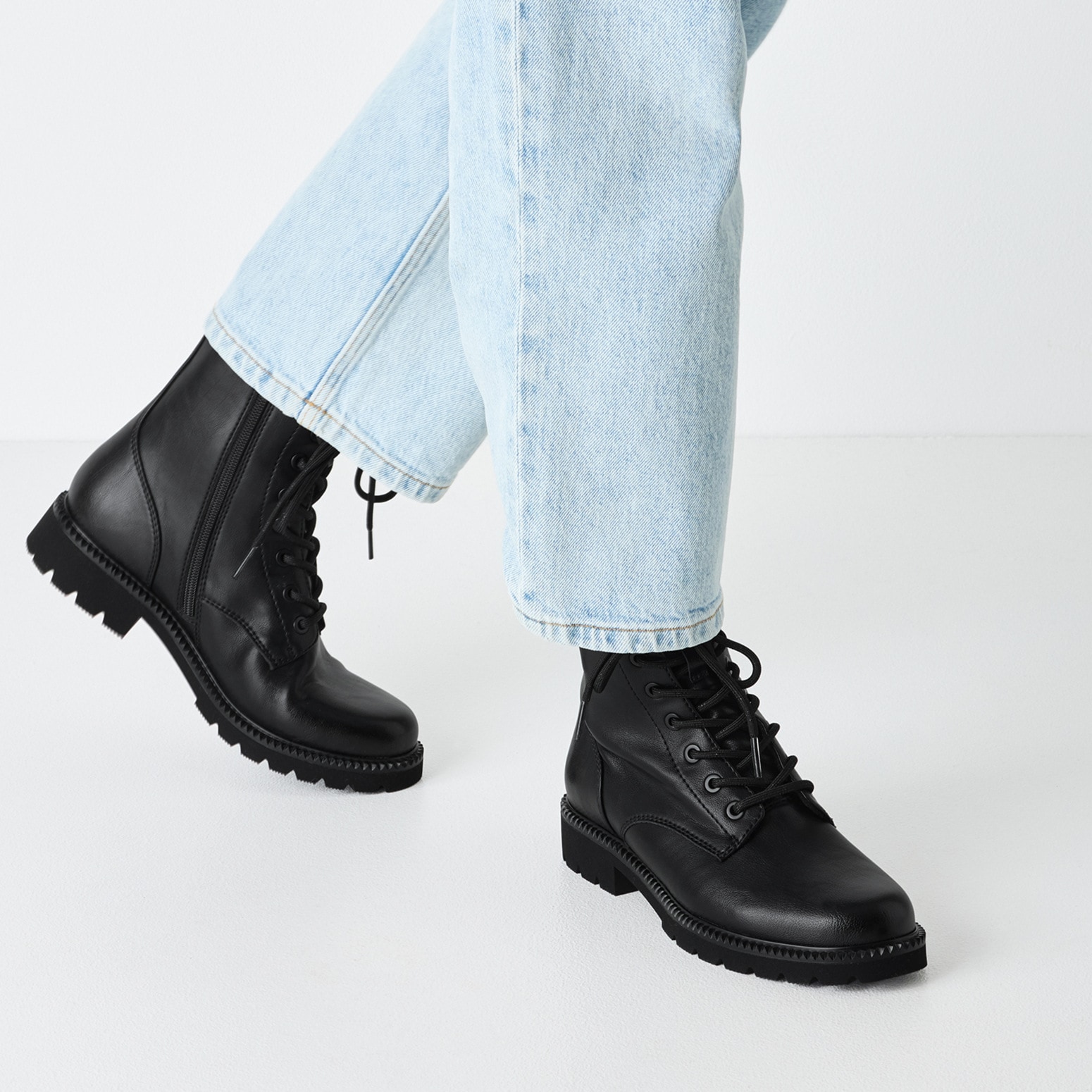 Tamaris Schnürstiefelette, Blockabsatz, Schnürboots mit Logoaufnäher an der Schuhzunge