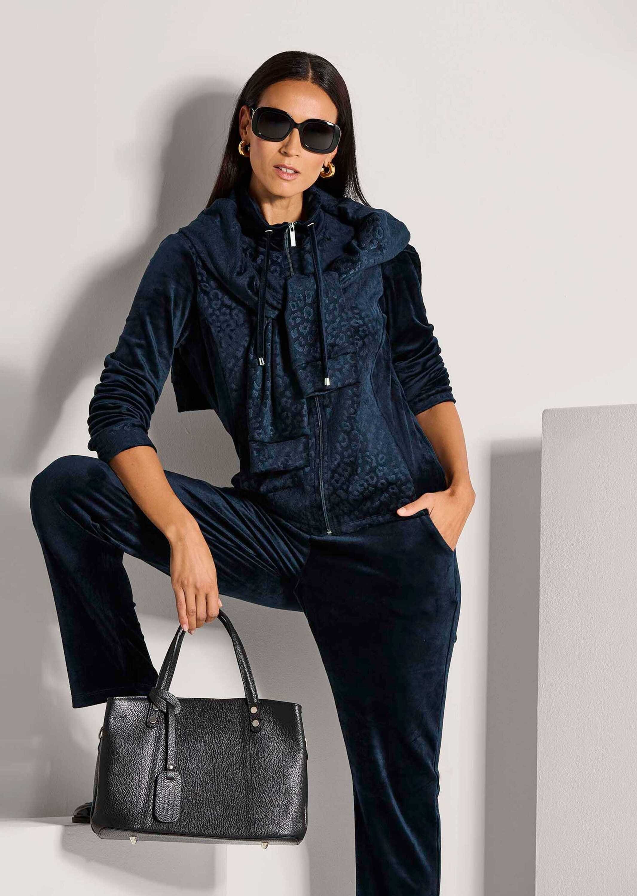 MADELEINE Kurzjacke »Sweatjacke Flauschige Nickijacke mit Reißverschluss« Weiche Nicki-Qualität