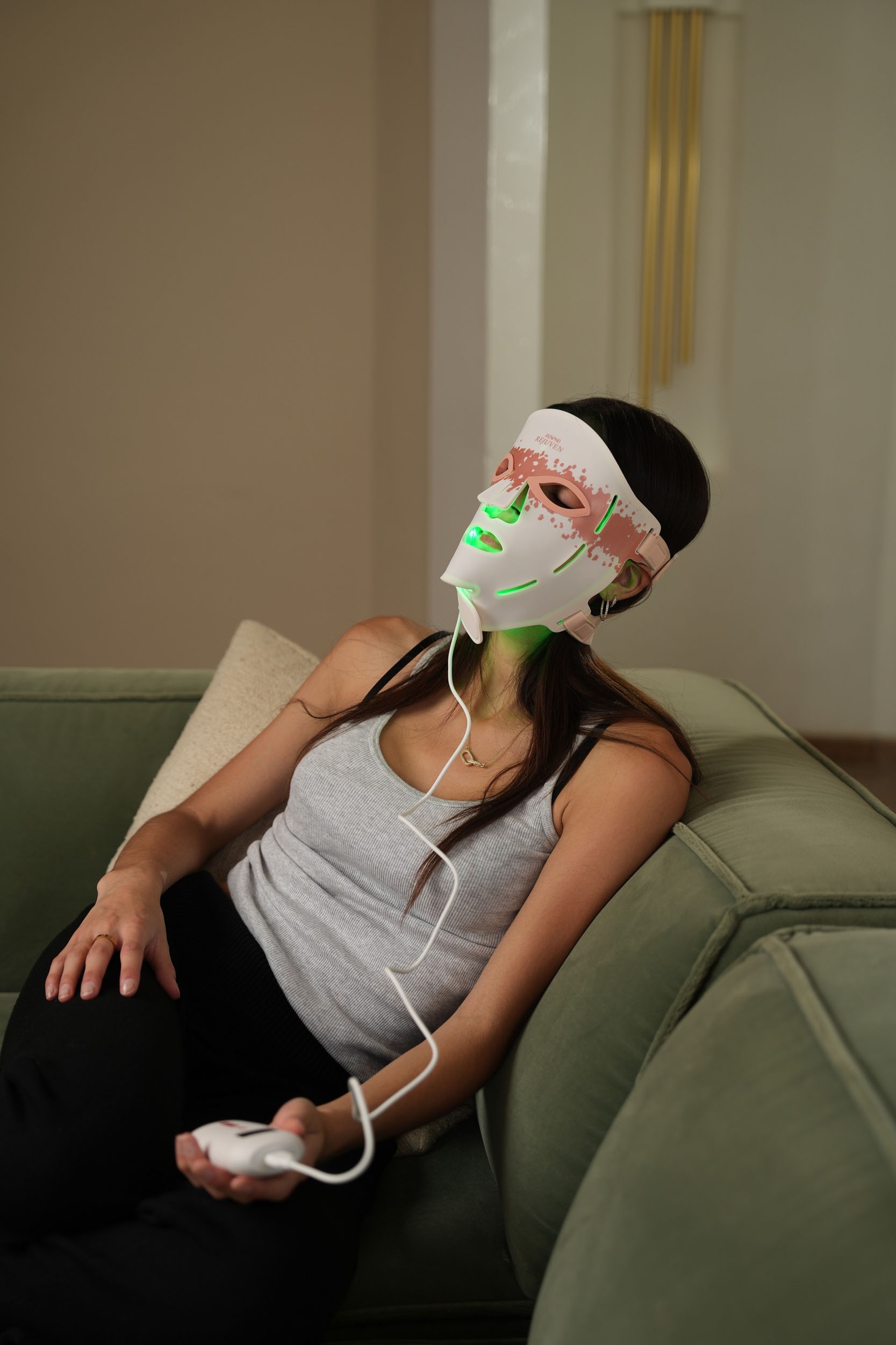 Renpho LED-Gesichtsmaske »Rejuven Artemis Blush LED Light Therapy Mask« 432 LEDs, 4 Farben/Modi, Controller, Akku, Kopfband
