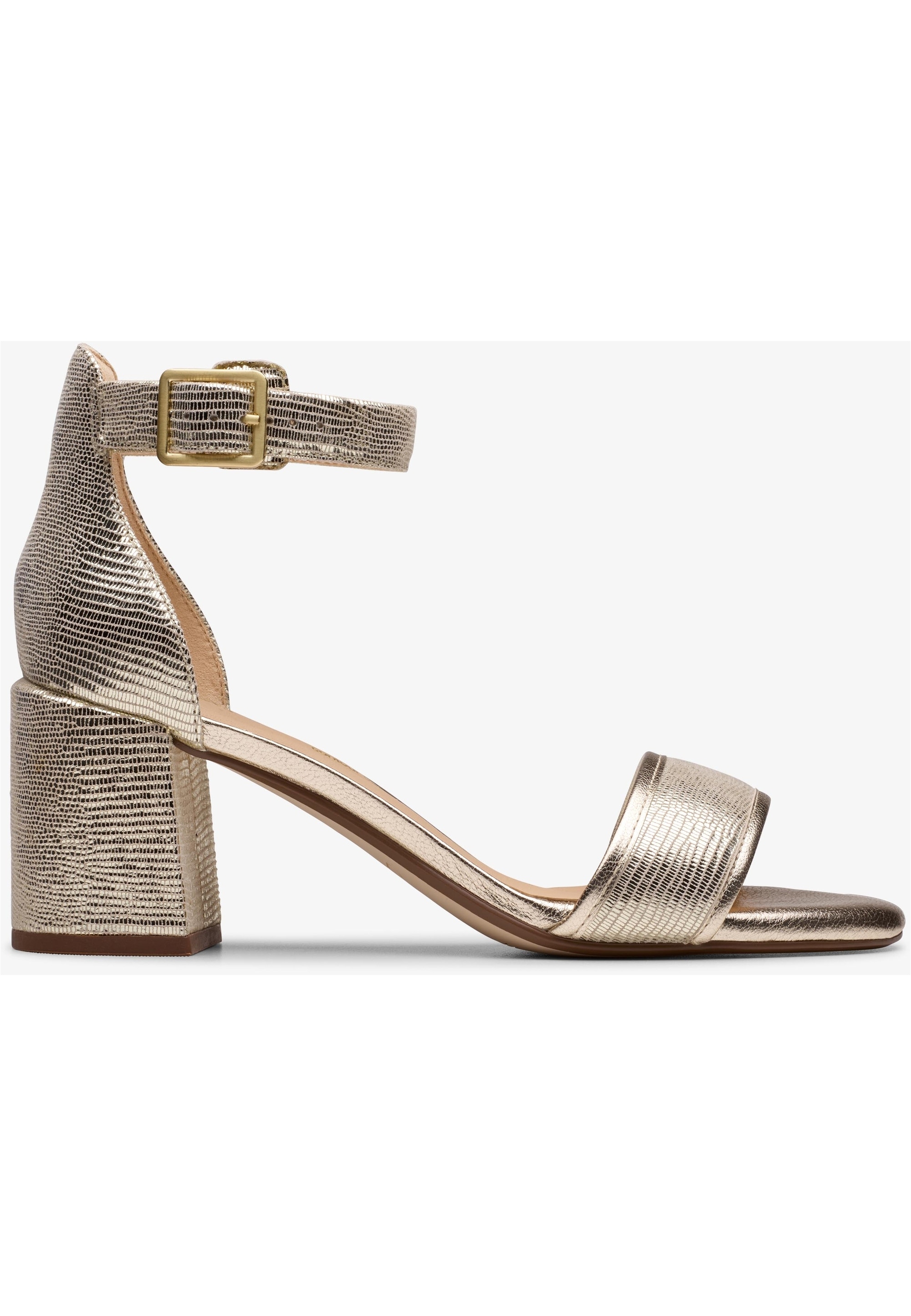 Clarks Sandale »Ezoria Mae«, mit Metallic-Look und hohem Komfort