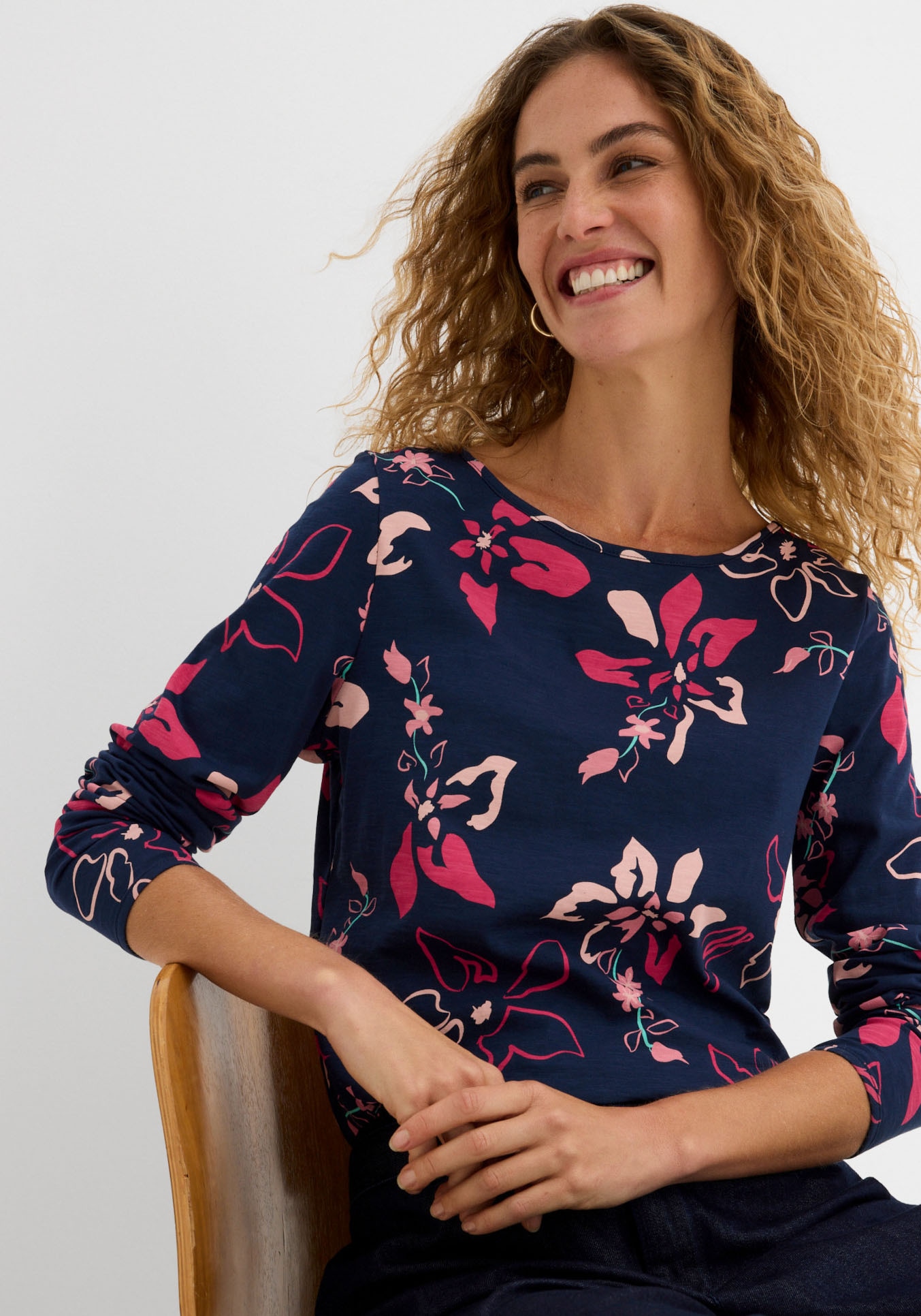 bonprix Langarmshirt figurumspielende Passform, Langarm-Design, für Frühling und Sommer