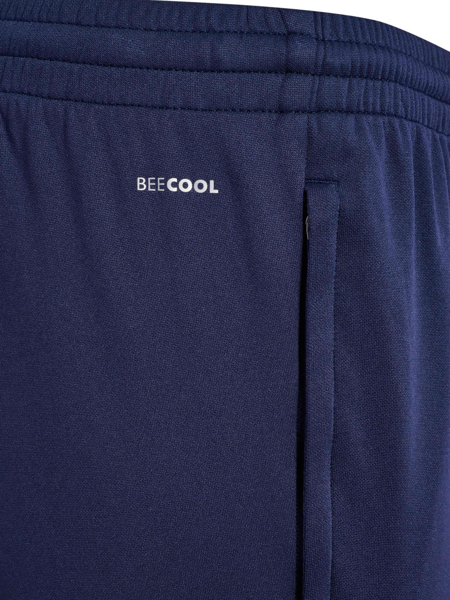 hummel Trainingshose »HMLCORE 2.0 TRAINING PANTS«  sportlicher Stil, aus Polyester, mit Kordelverschluss, weite Passform