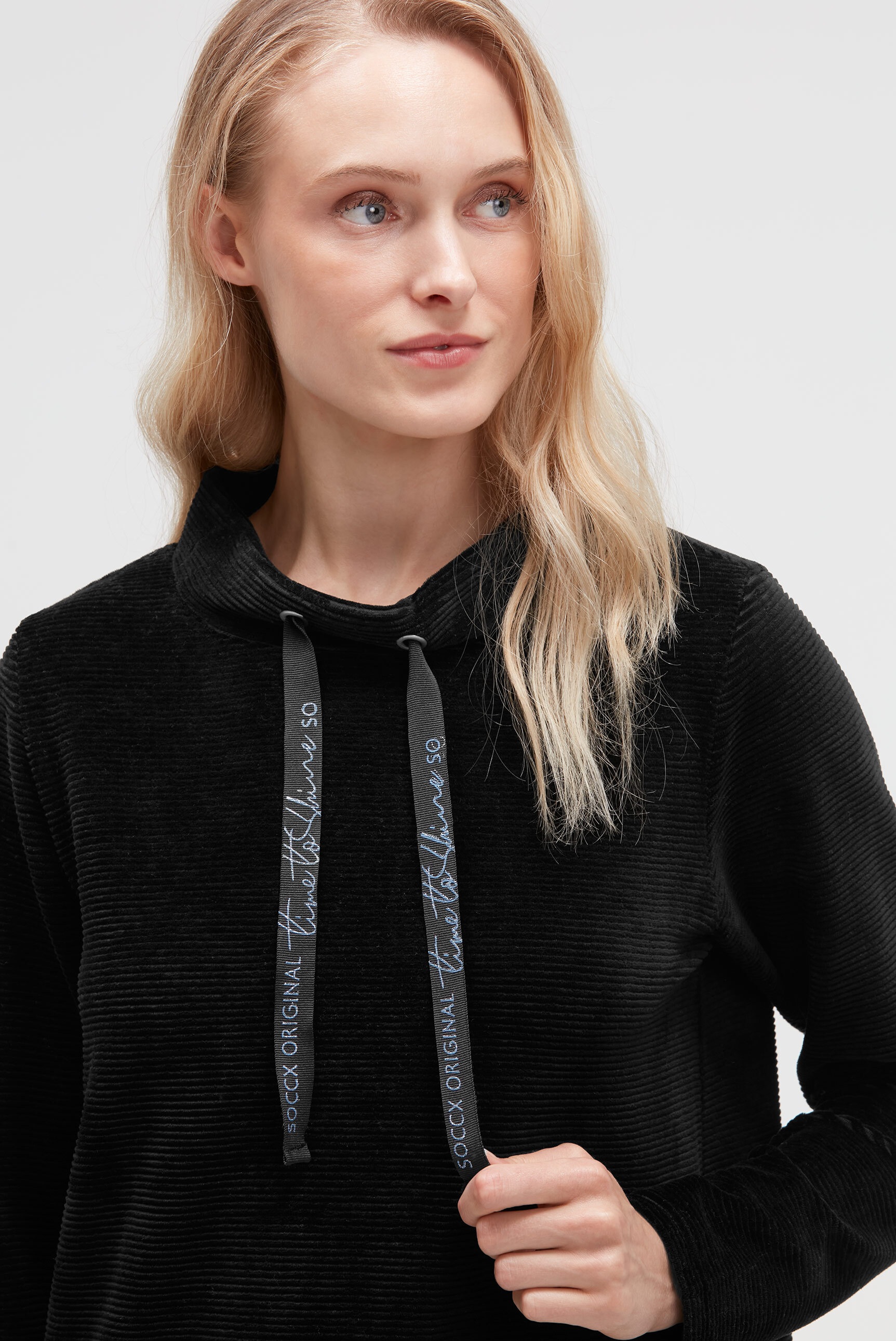 SOCCX Sweater , mit Stehkragen
