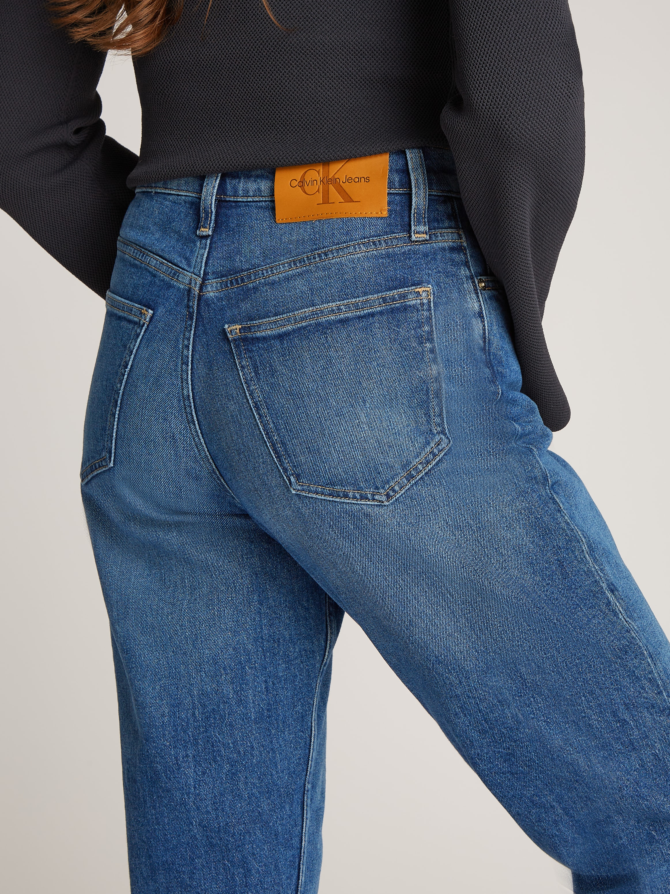 Calvin Klein Jeans Mom-Jeans »MOM JEAN«, mit Coinpocket, Logodruck