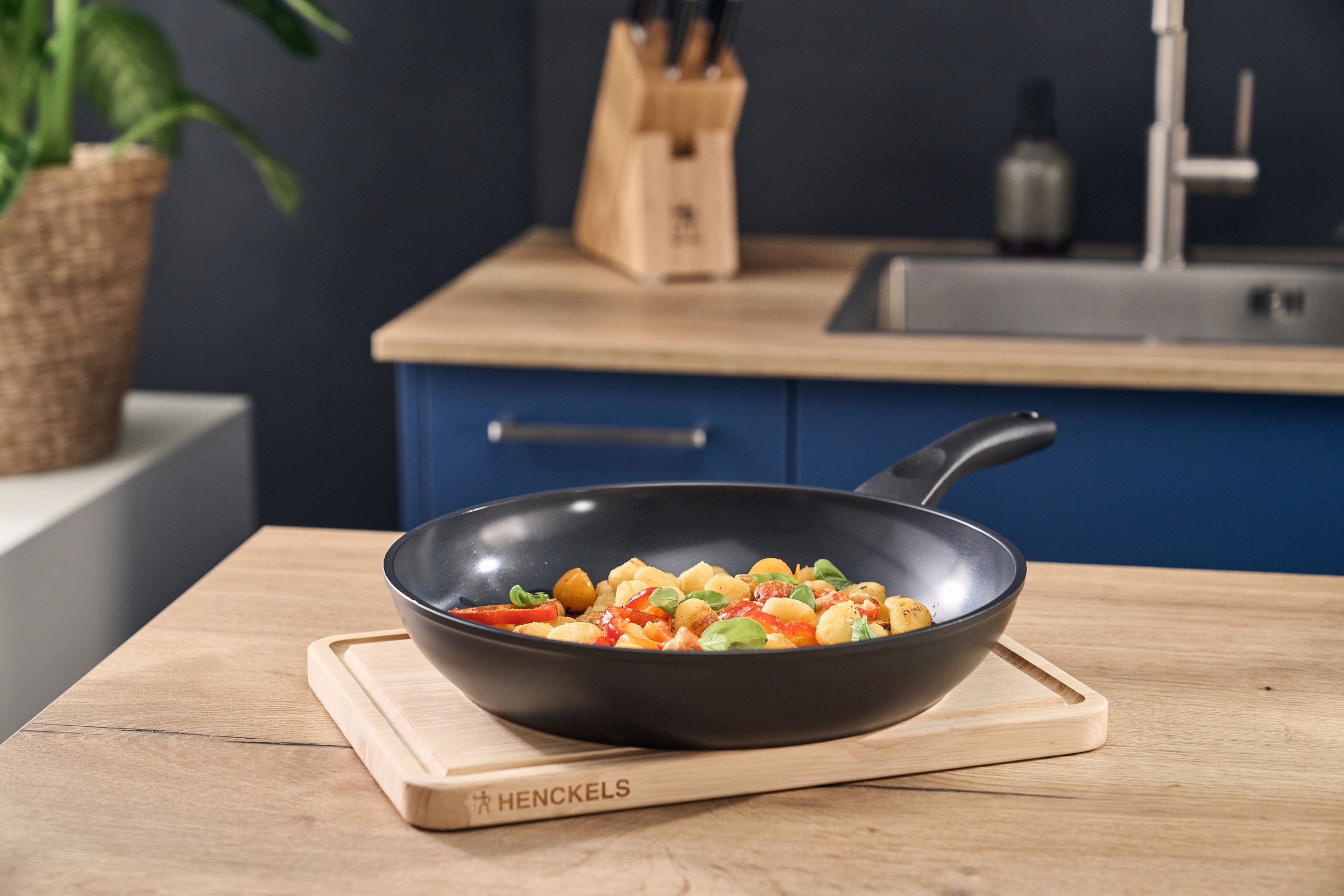 HENCKELS by ZWILLING Bratpfanne »Sleek« Aluminium 1 tlg. Keramikbeschichtung, Soft-Touch-Griff, leicht, Induktionsgeeignet
