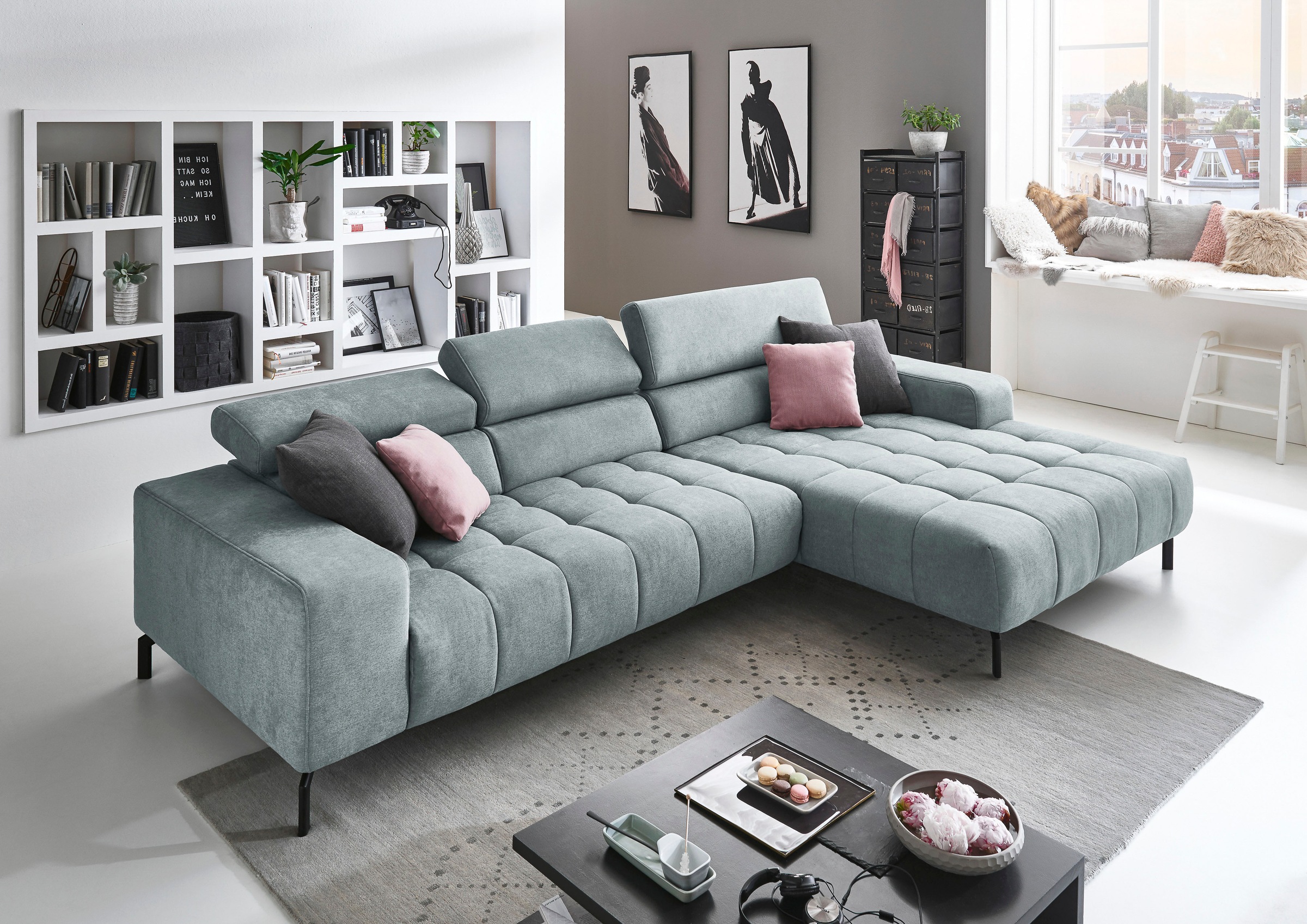 Thumbnail - Die PlanBar Ecksofa "MP-IN18022 L-Form" mit Kopfteilverstellung & Zierkissen, optional Sitztiefenverstellung