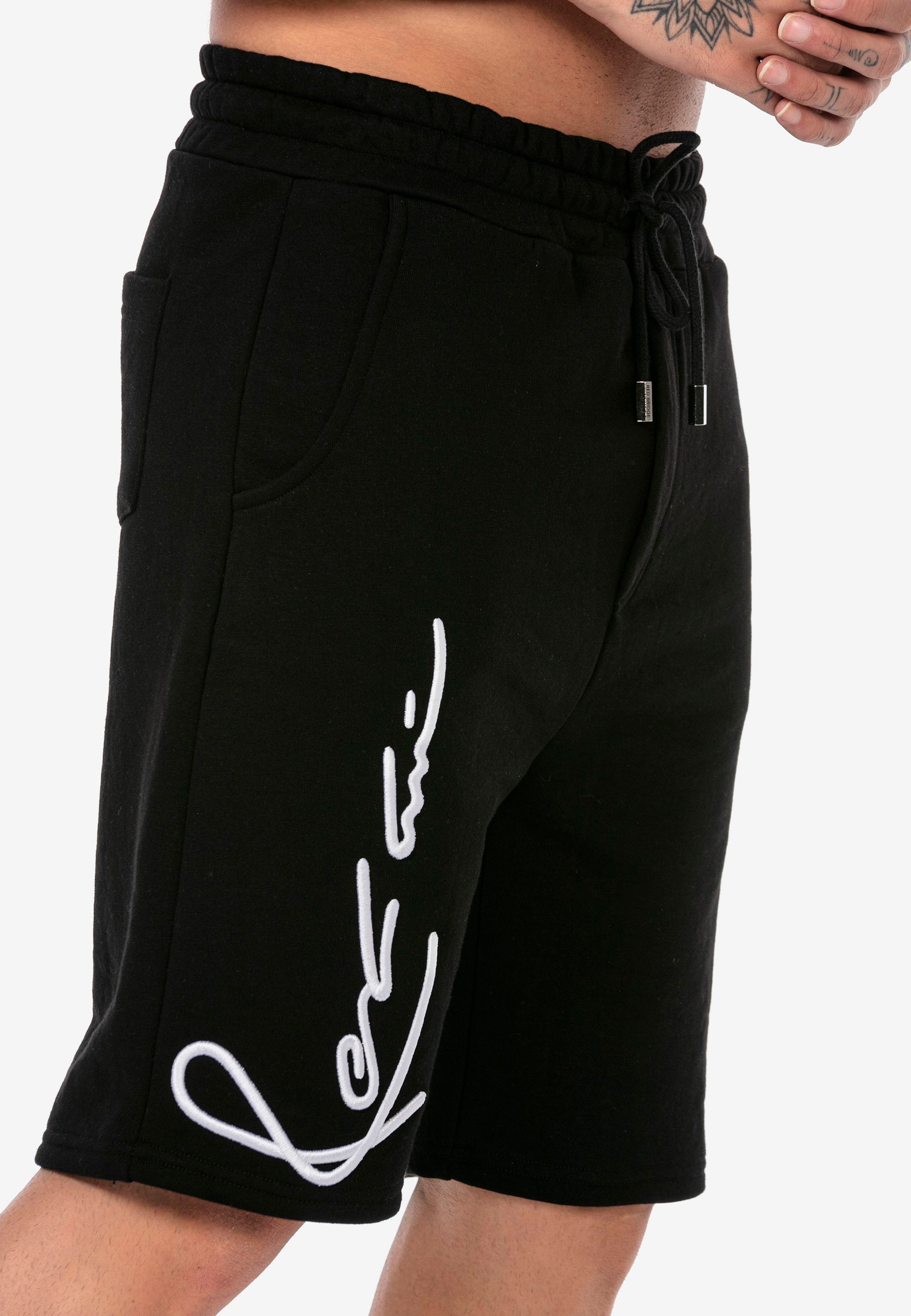 RedBridge Shorts »Southport«, mit vertikalem Redbridge-Schriftzug