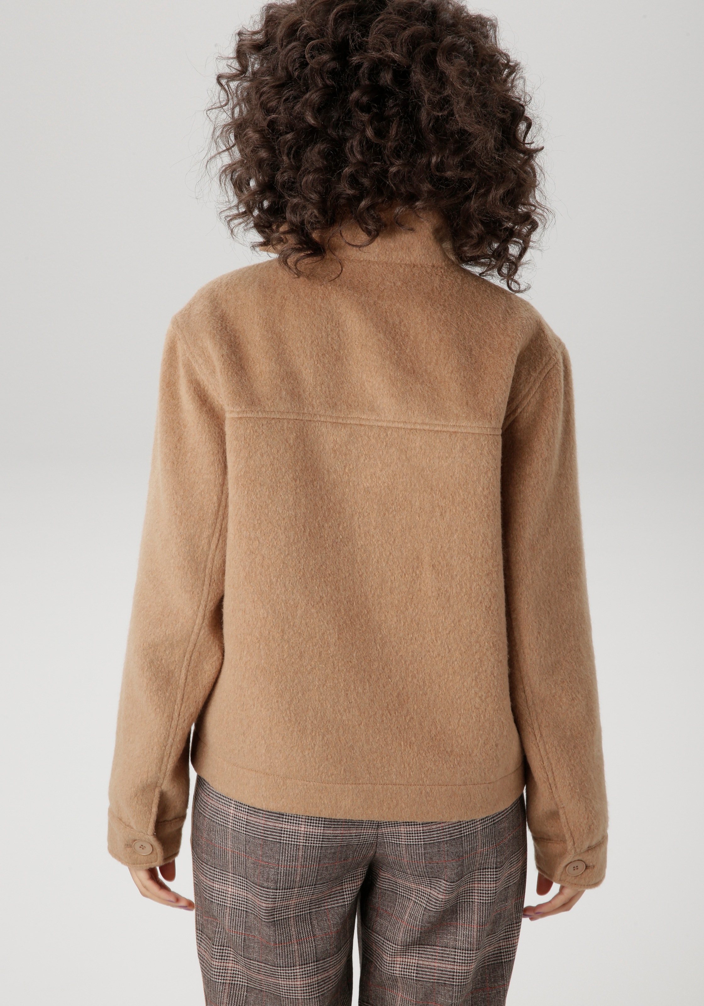Aniston CASUAL Fleecejacke, mit tonigen Knöpfen zu schließen