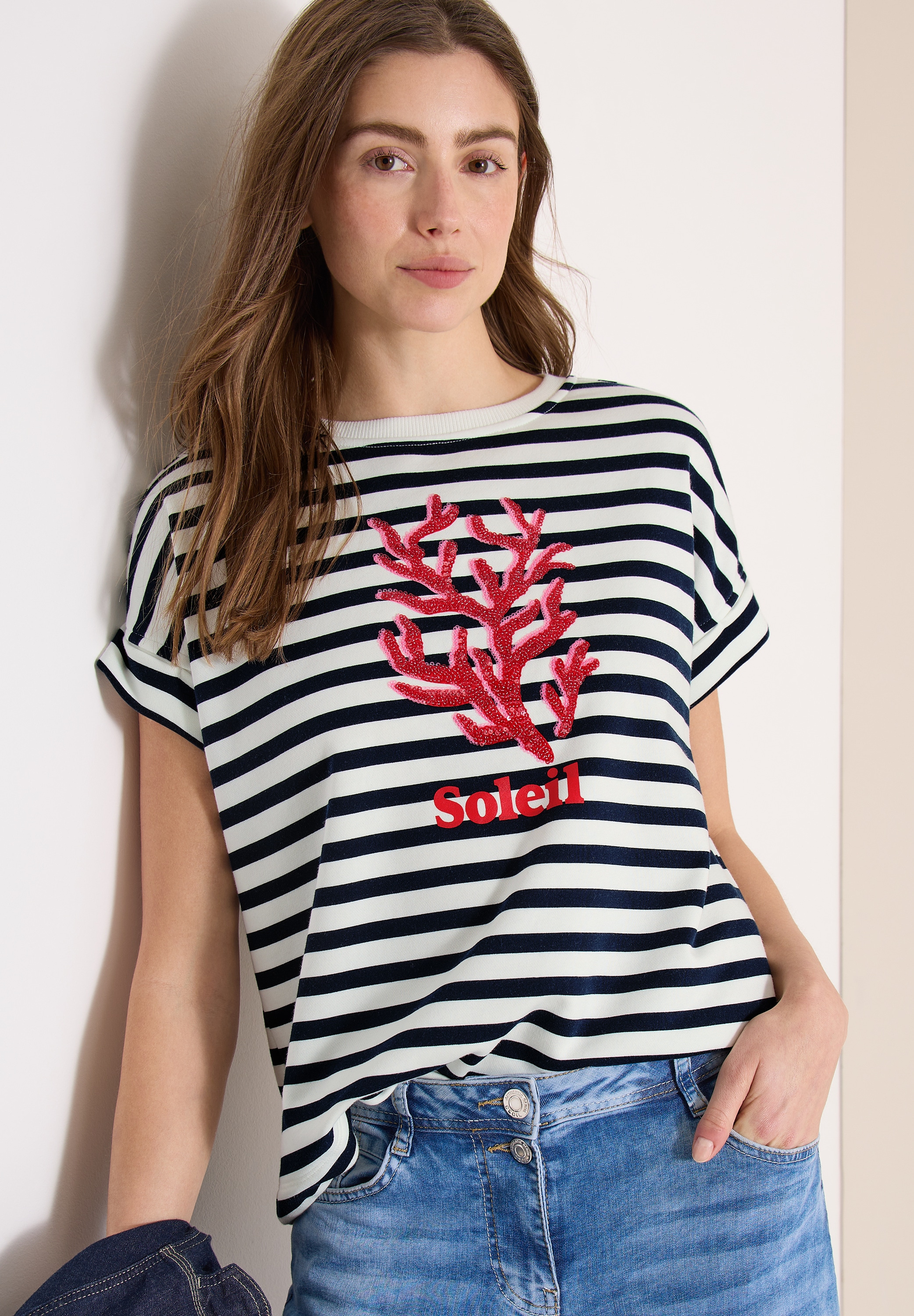 Cecil, im Streifen-Design