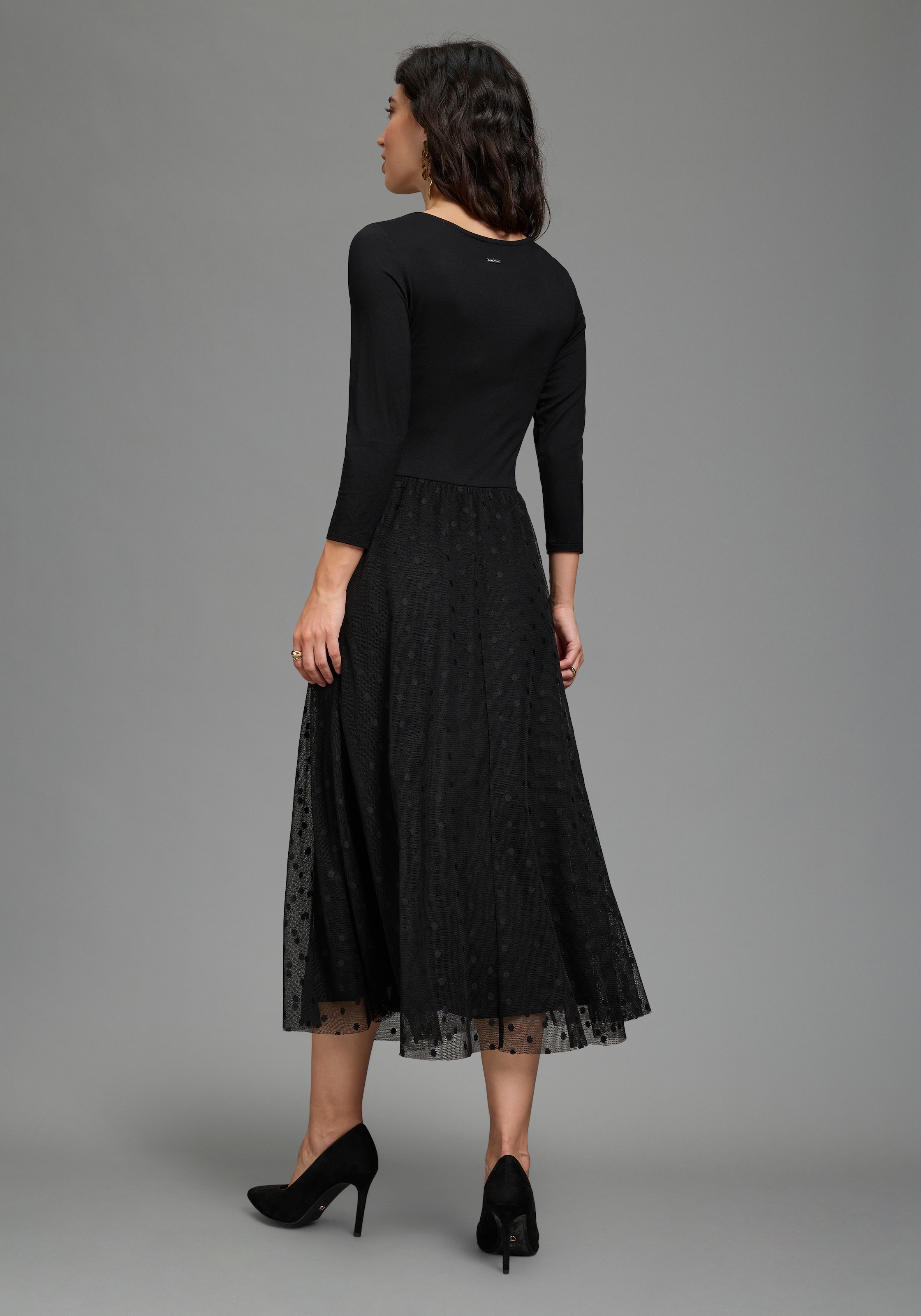 Laura Scott Abendkleid »in Midilänge mit Meshrock in Punkte-Design« figurbetonte Passform, Materialmix, Shirtware in kombination mit Mesh