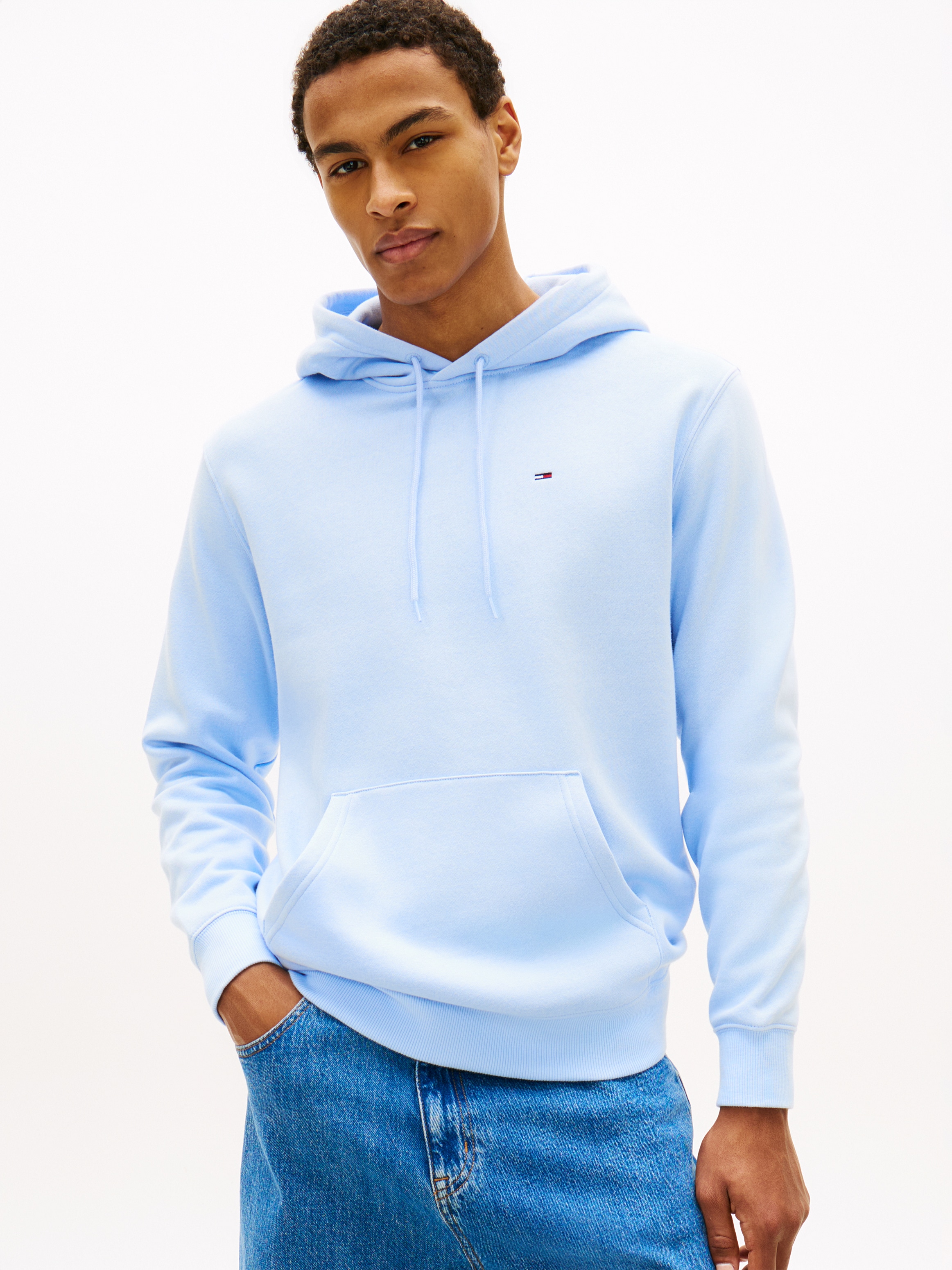 Tommy Jeans Hoodie "TJM REGULAR FLAG", mit bestickten Markenlogo auf Brusth günstig online kaufen