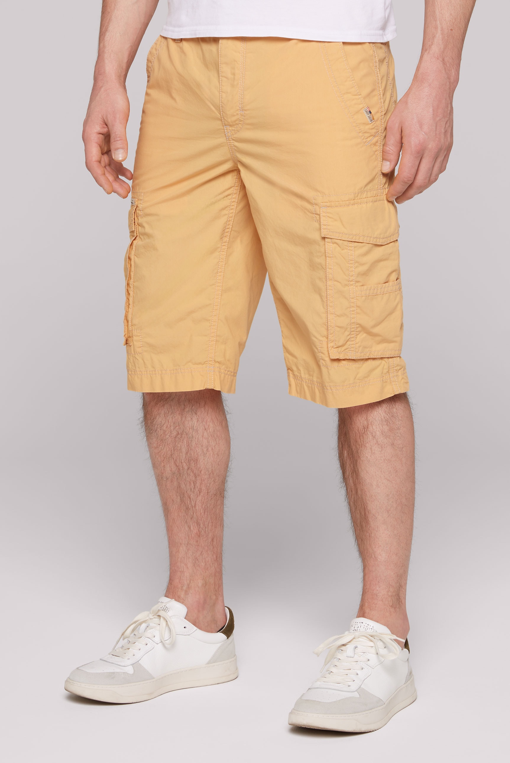 Cargoshorts, mit Markenlabel an den Taschen