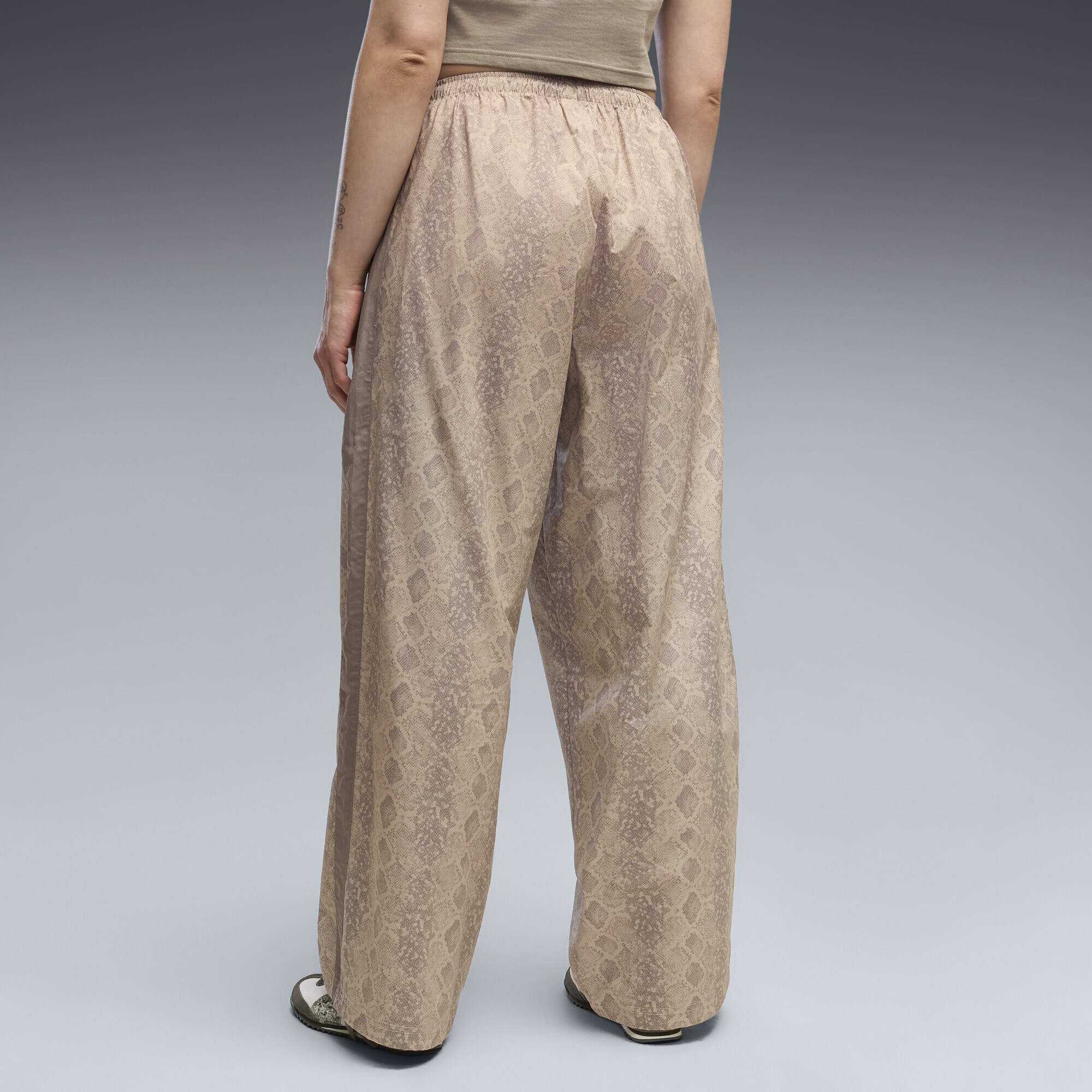 PUMA Sporthose »T7 Relaxed Snake Print Hose Damen«