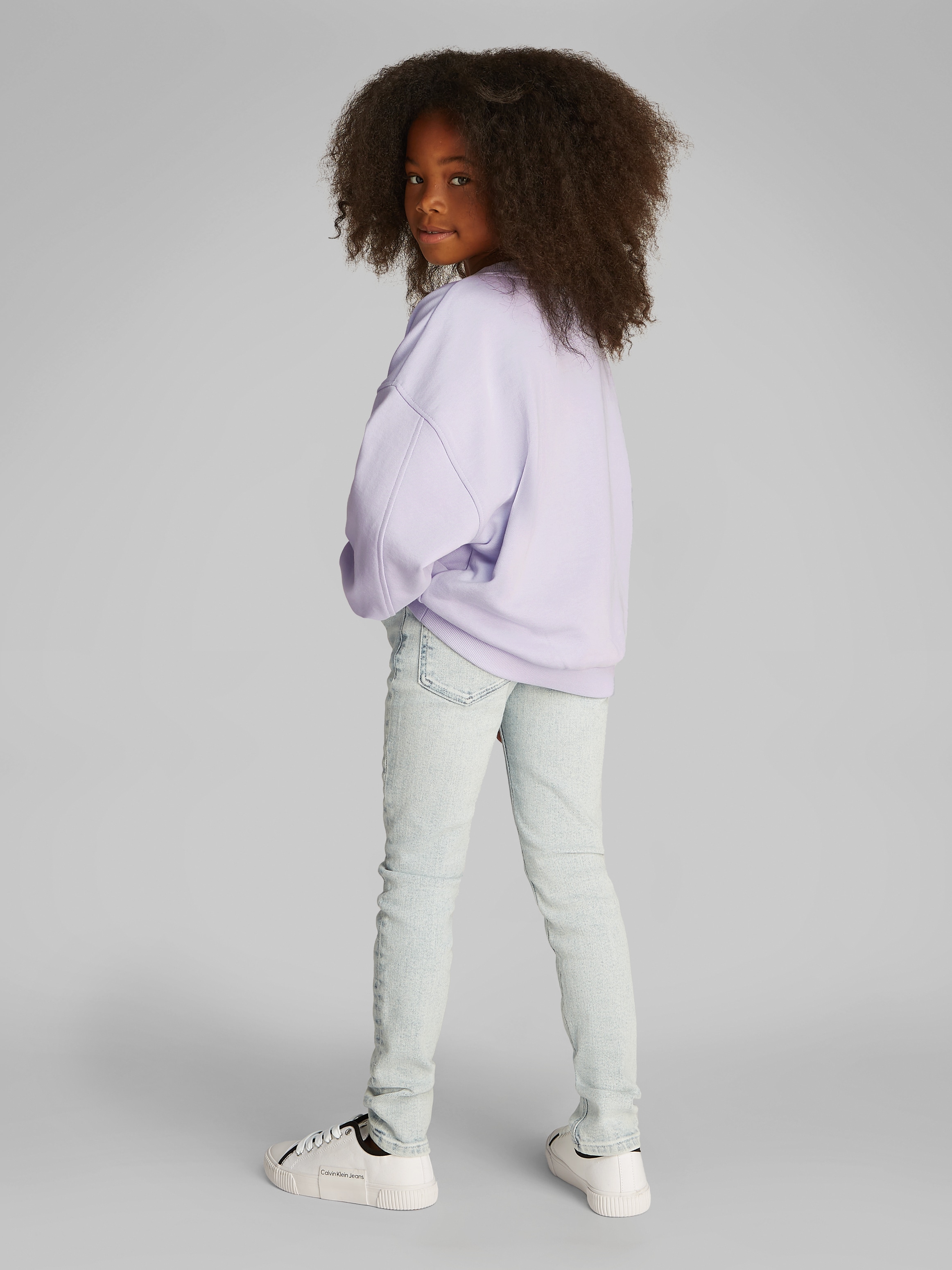 Calvin Klein Jeans Sweatshirt »METALLIC CK LS CN SWEATSHIRT«, mit glitzerndem Logo